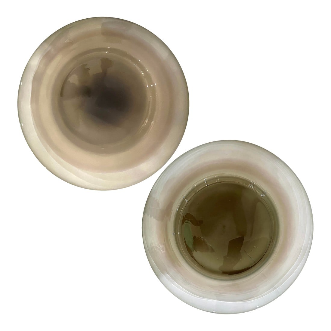 Rare Pair of Baldwin Guggisberg Nonfoux Chargers Circa 1984: Since 1982 Philip Baldwin and Monica Guggisberg have been world renowned glass artisans. Over forty years their work has developed its own distinctive signature. Based in Italian cold-working