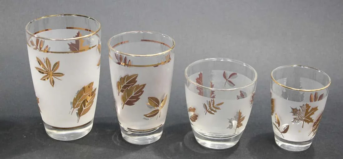 Vintage Midcentury Libbey Frosted and Golden Foliage Cocktail Glasses - Set of 13 - 4