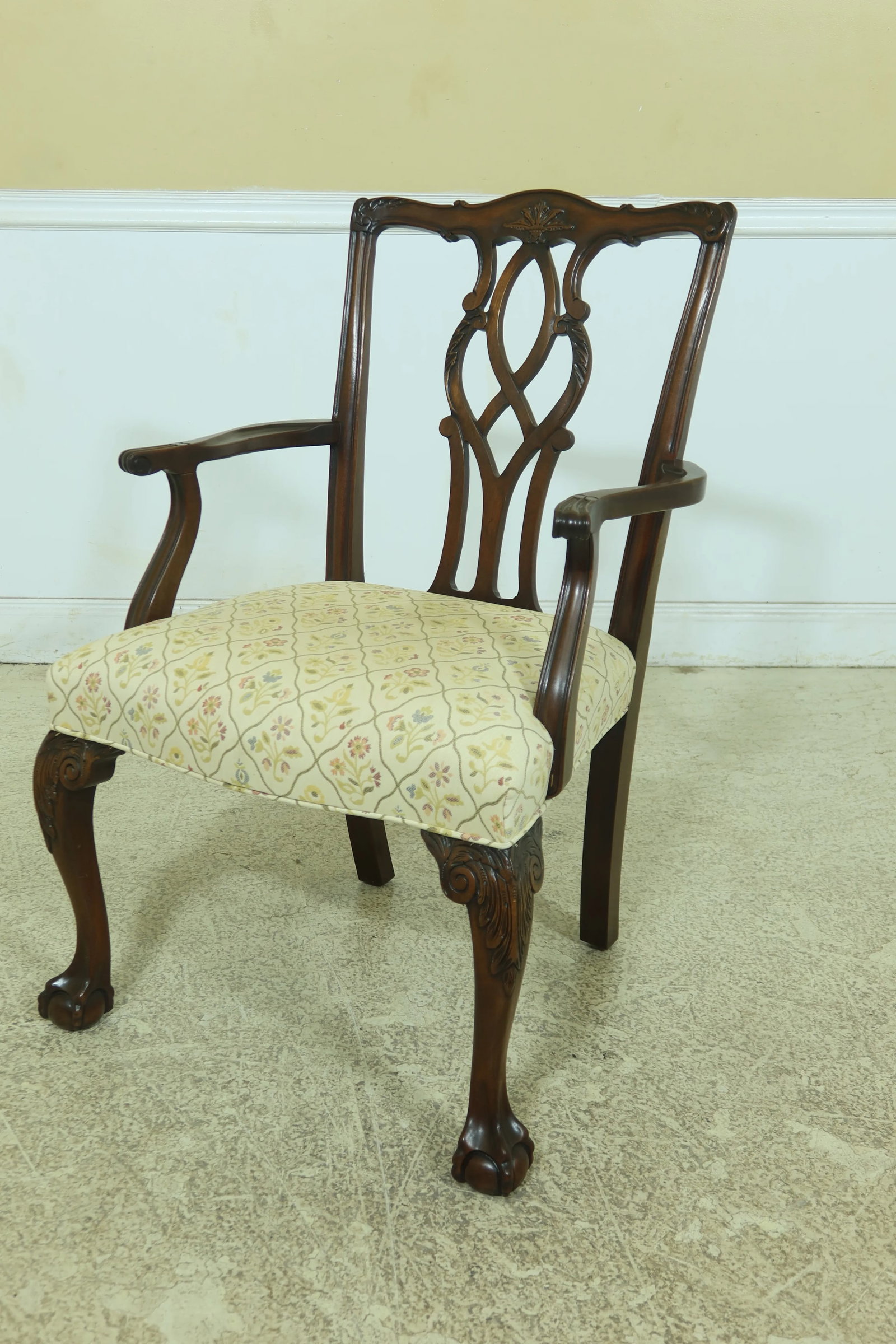 Set of 8 Kindel Chippendale Mahogany Dining Room Chairs - 2