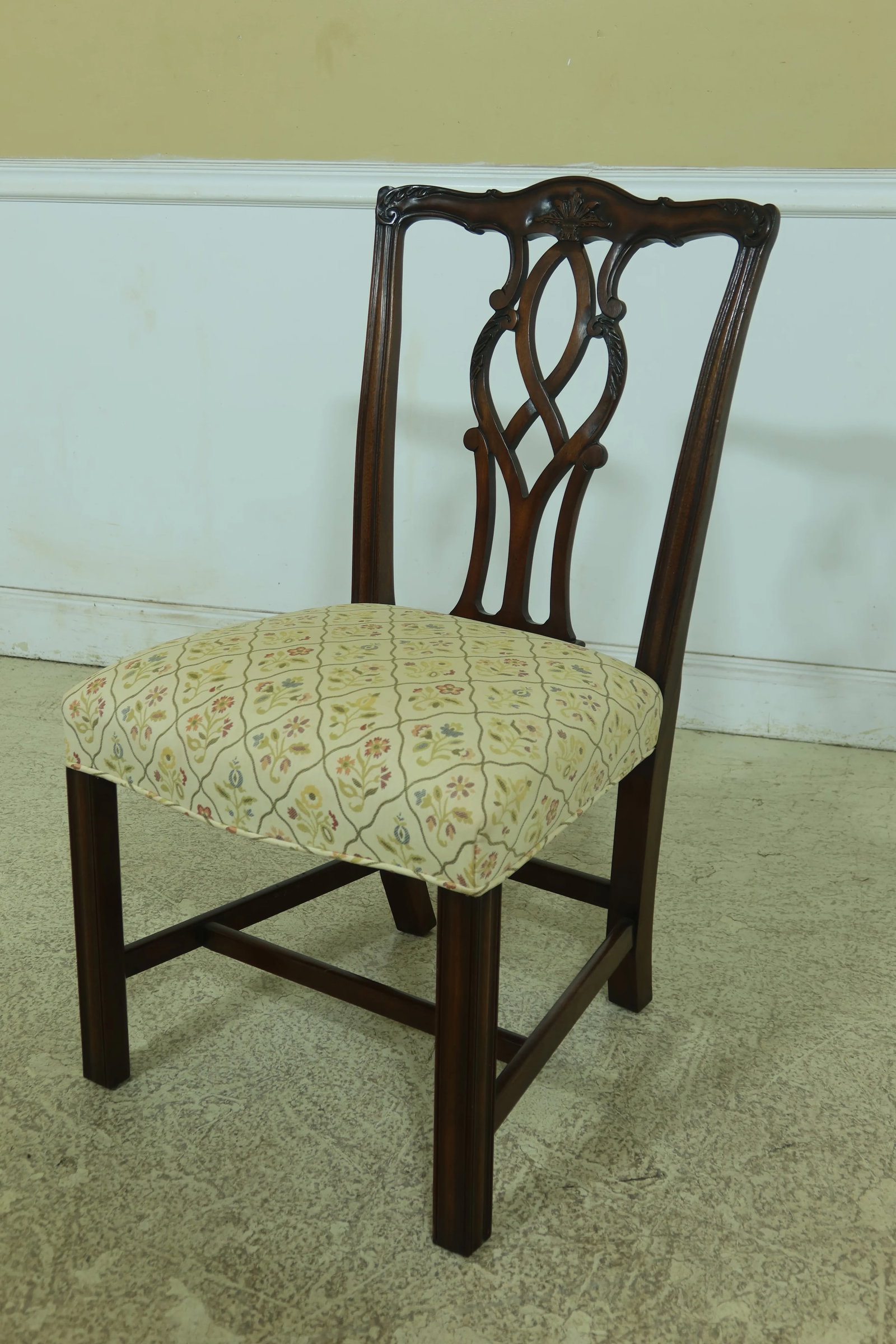 Set of 8 Kindel Chippendale Mahogany Dining Room Chairs - 4