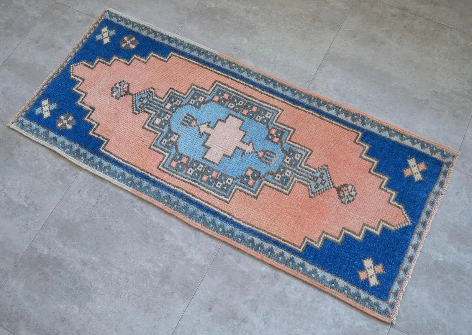 1970s Vintage Hand Knotted Turkish Rug - 22"³ × 50"³ - 2
