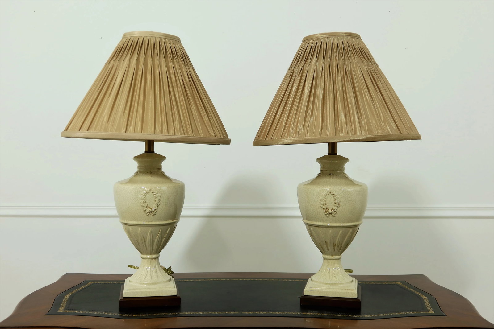 Pair Ethan Allen Crackle Porcelain Wreath Table Lamps - 9