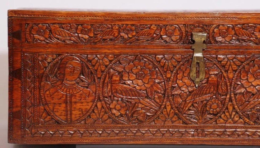 19th Century Large Antique Hand Carved Wooden Mughal Decorative Box - 3