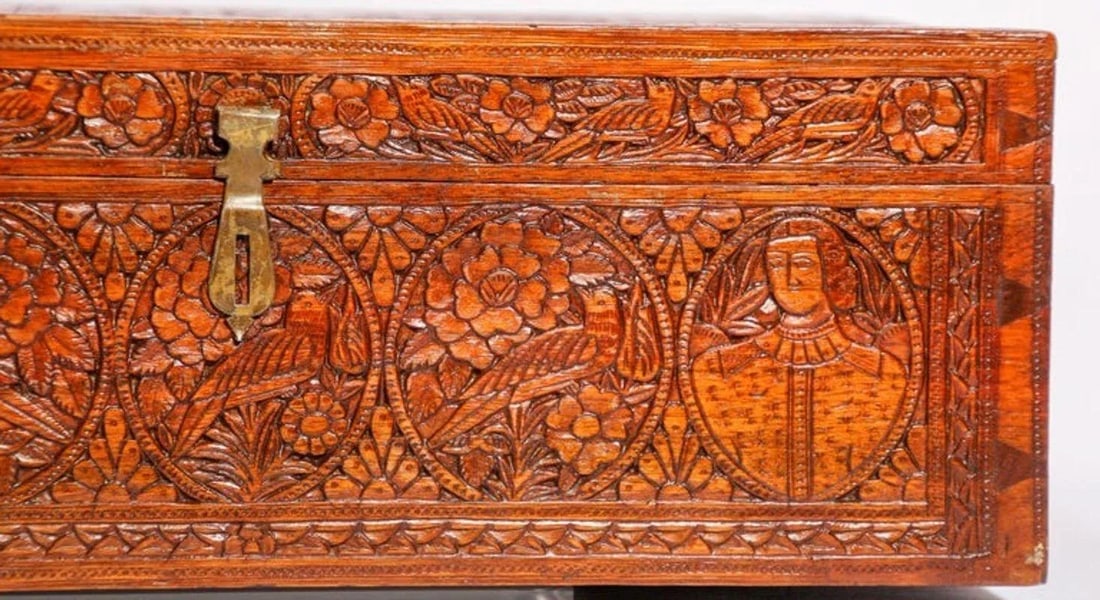 19th Century Large Antique Hand Carved Wooden Mughal Decorative Box - 4