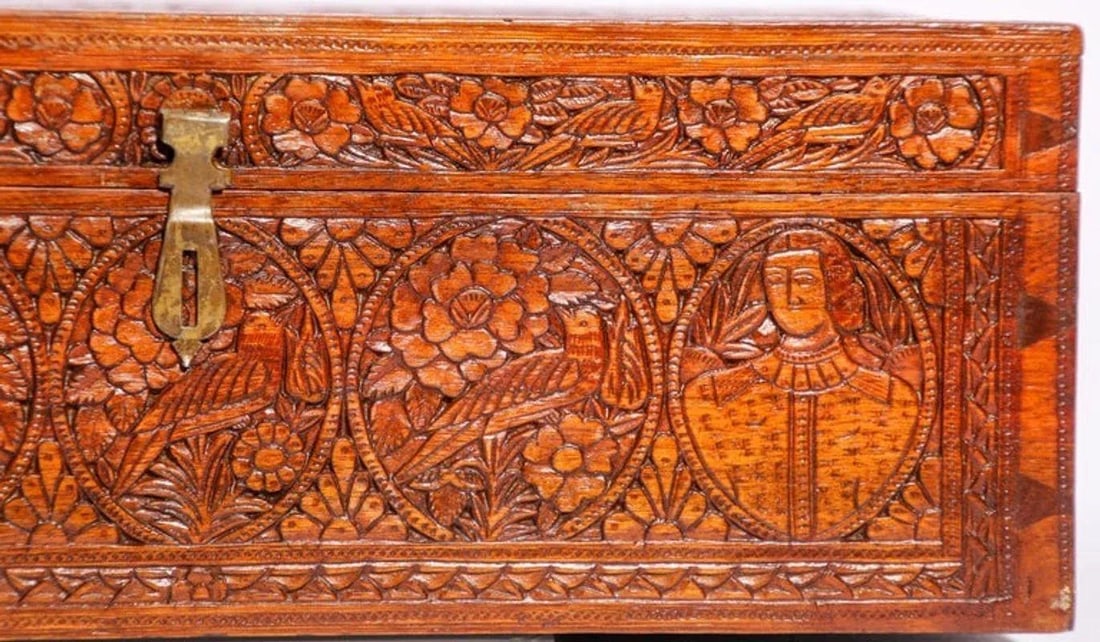 19th Century Large Antique Hand Carved Wooden Mughal Decorative Box - 5