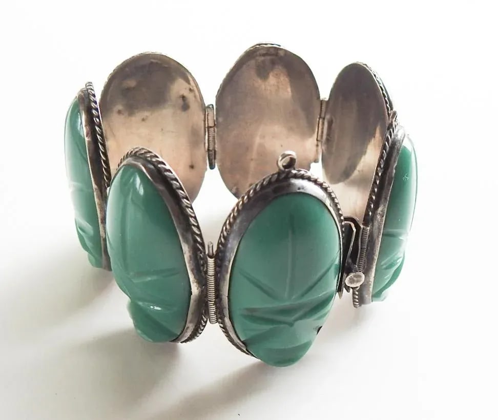 Mid 20th Century Carved Green Onyx and Sterling Silver Mexico Artisan Bracelet - 3