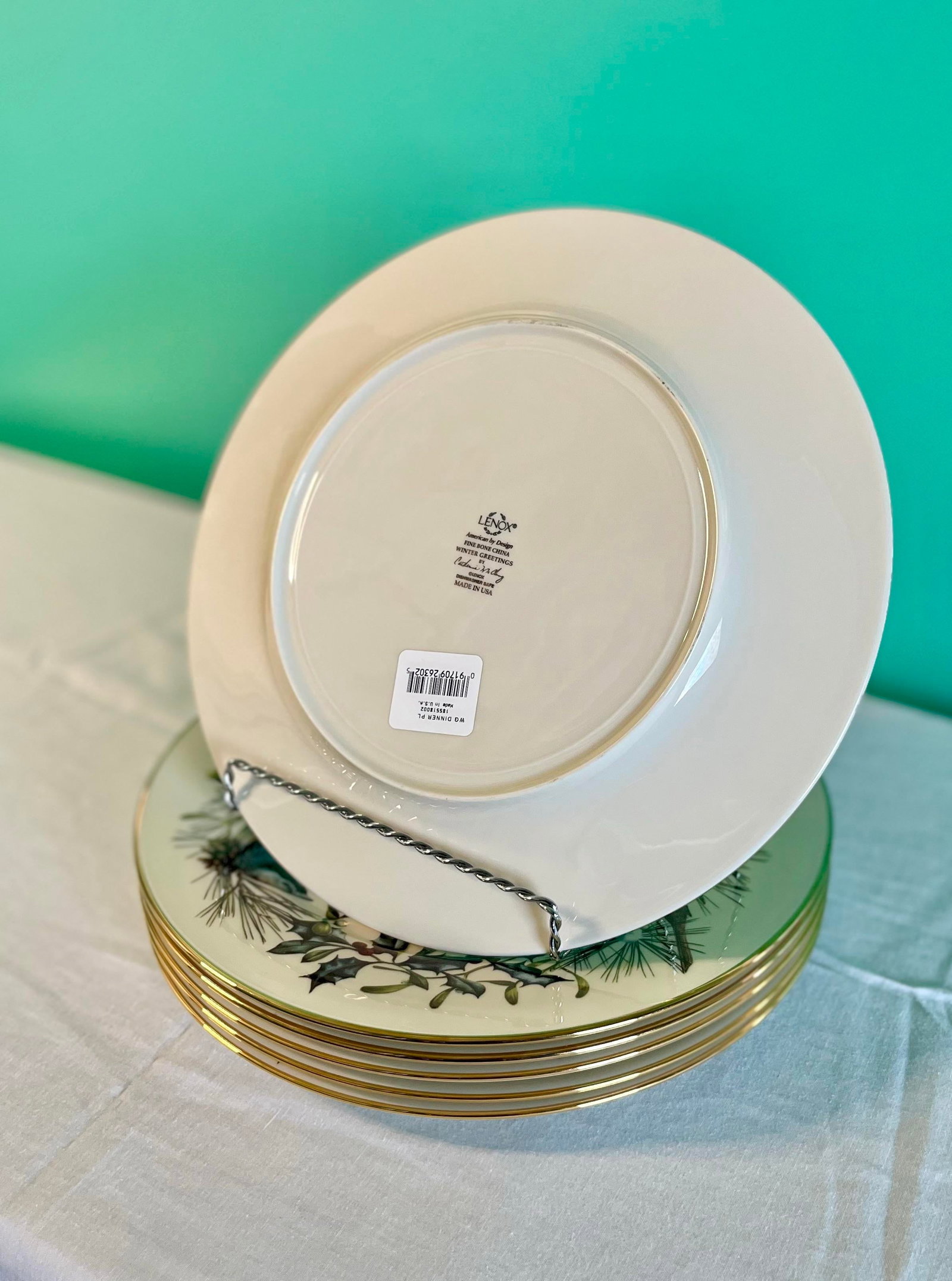 Set of 6 Lenox "Winter Greetings" Dinner Plates With 24k Gold Trim "” Late 20th Century - 4