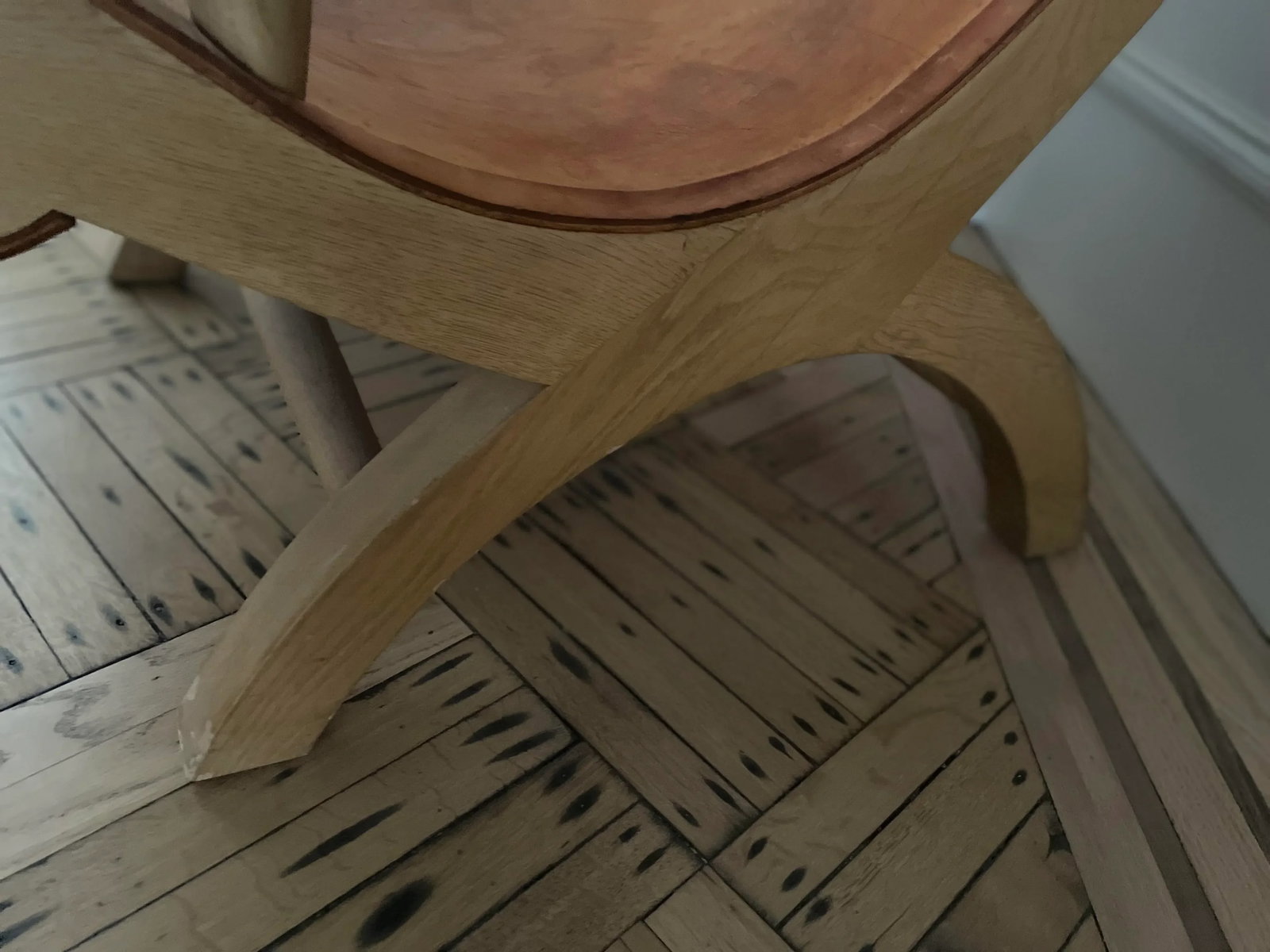 1940s Clara Porset Butaque Leather and Wood Chair - 4