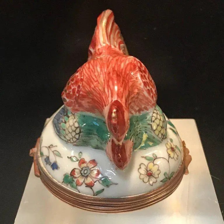 Early 20th Century St. Cloud Style Hen and Chicken Snuff Box by Samson - 2