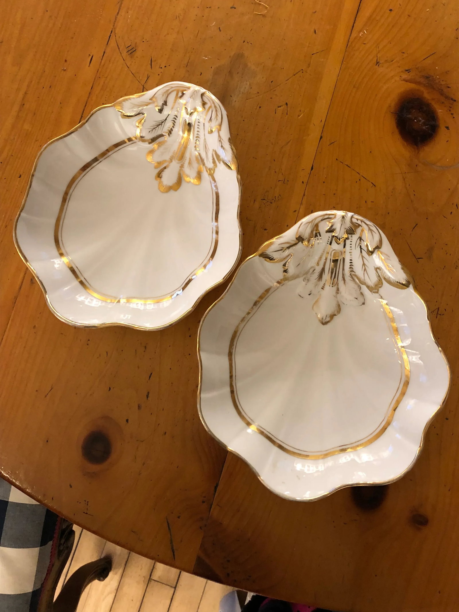 French 19th Century Porcelain Gilt Decorated Shell Form Dishes - a Pair - 11