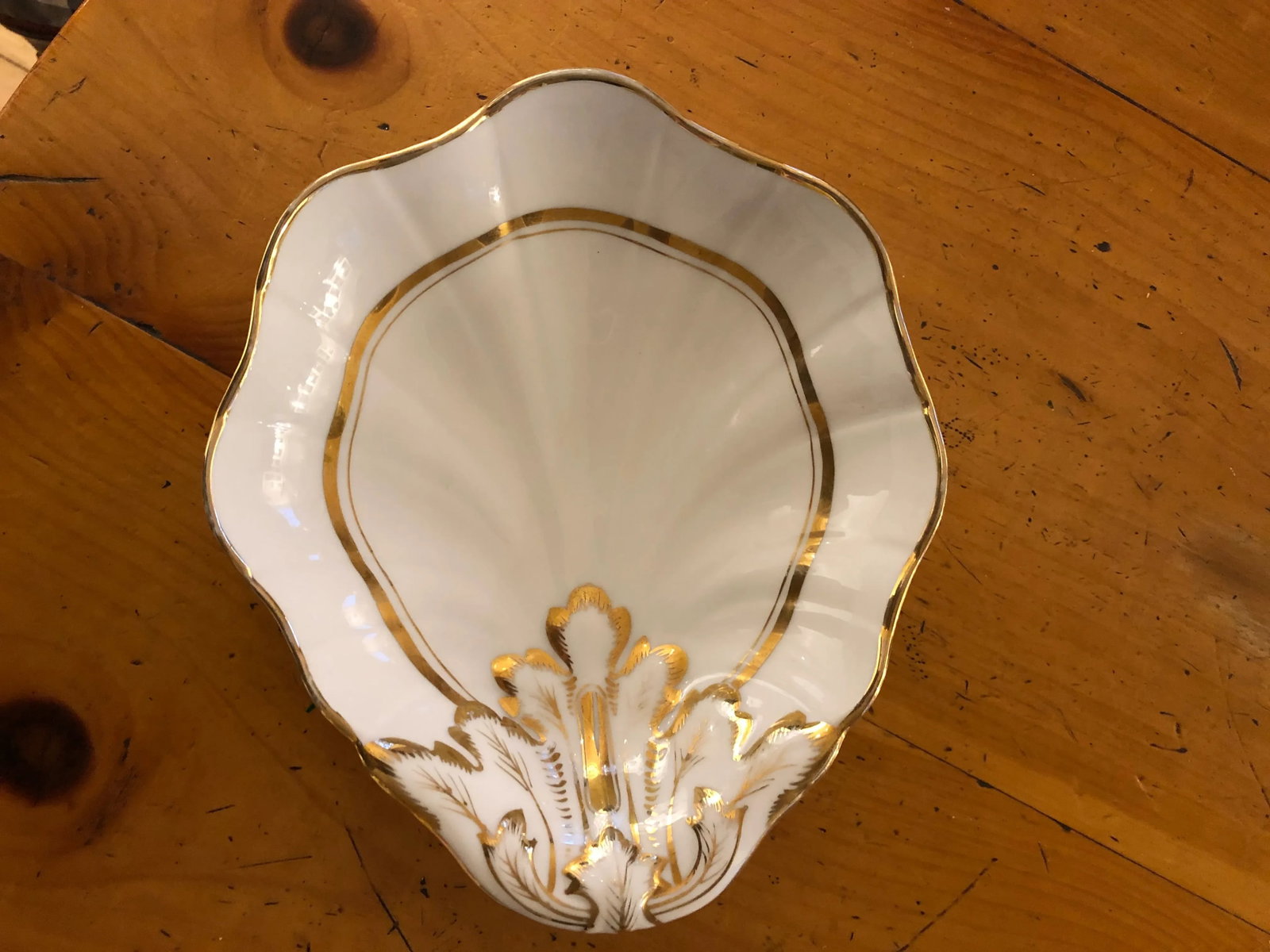 French 19th Century Porcelain Gilt Decorated Shell Form Dishes - a Pair - 8