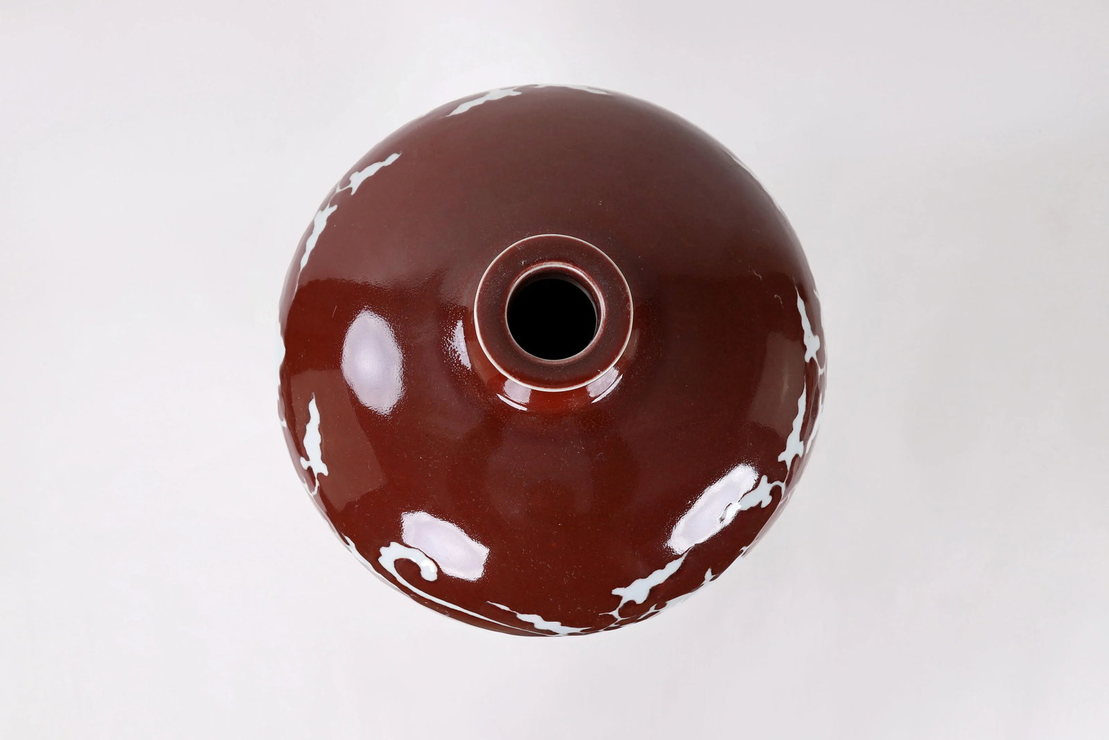 Early 20th-Century Chinese Red-Glazed Vase With Carved White Phoenix and Floral Motifs. - 9