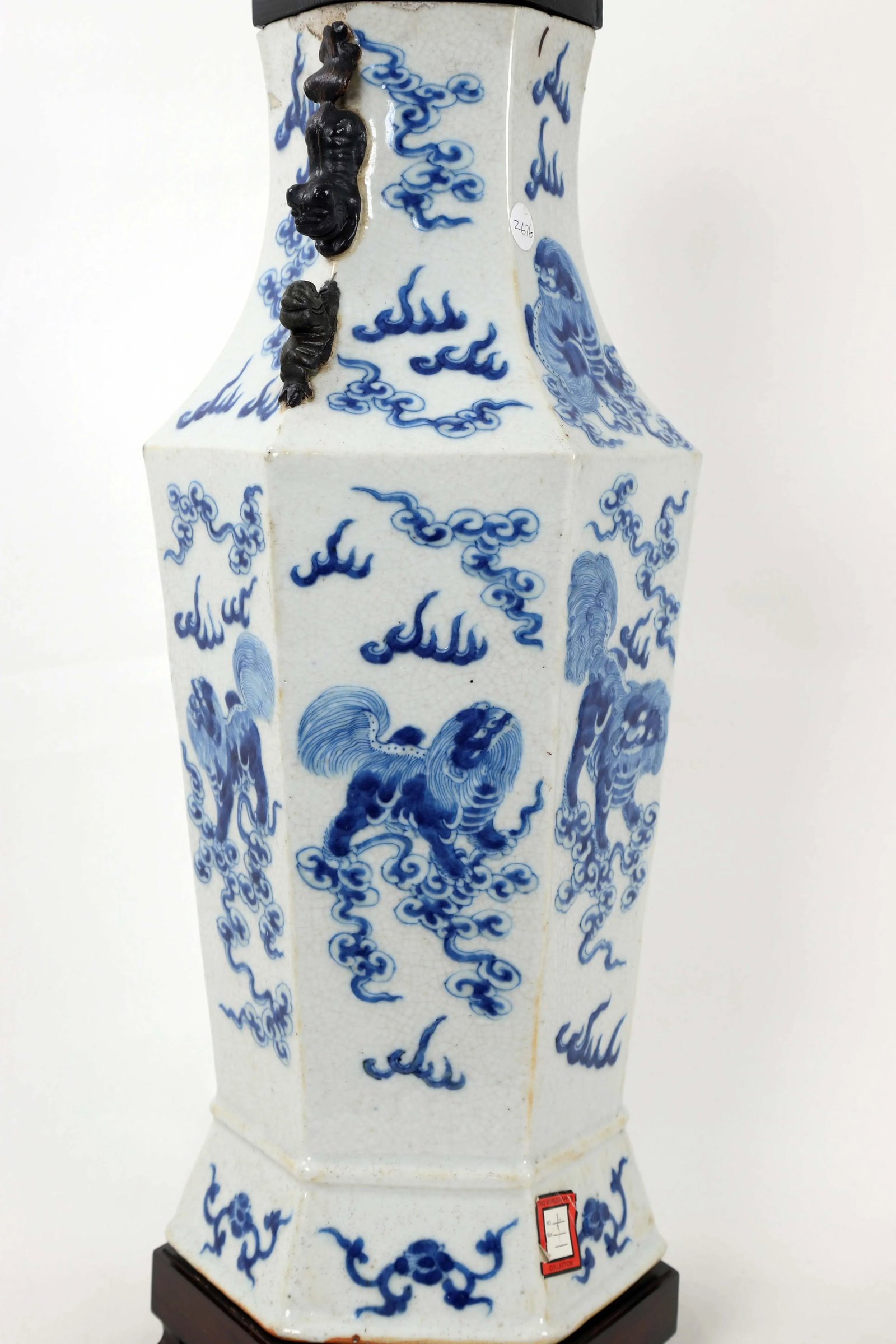 19th Century Chinese Qing Dynesty Double Bulb Pull Switch Hexagonal Blue & White Porcelain Lamp With - 4