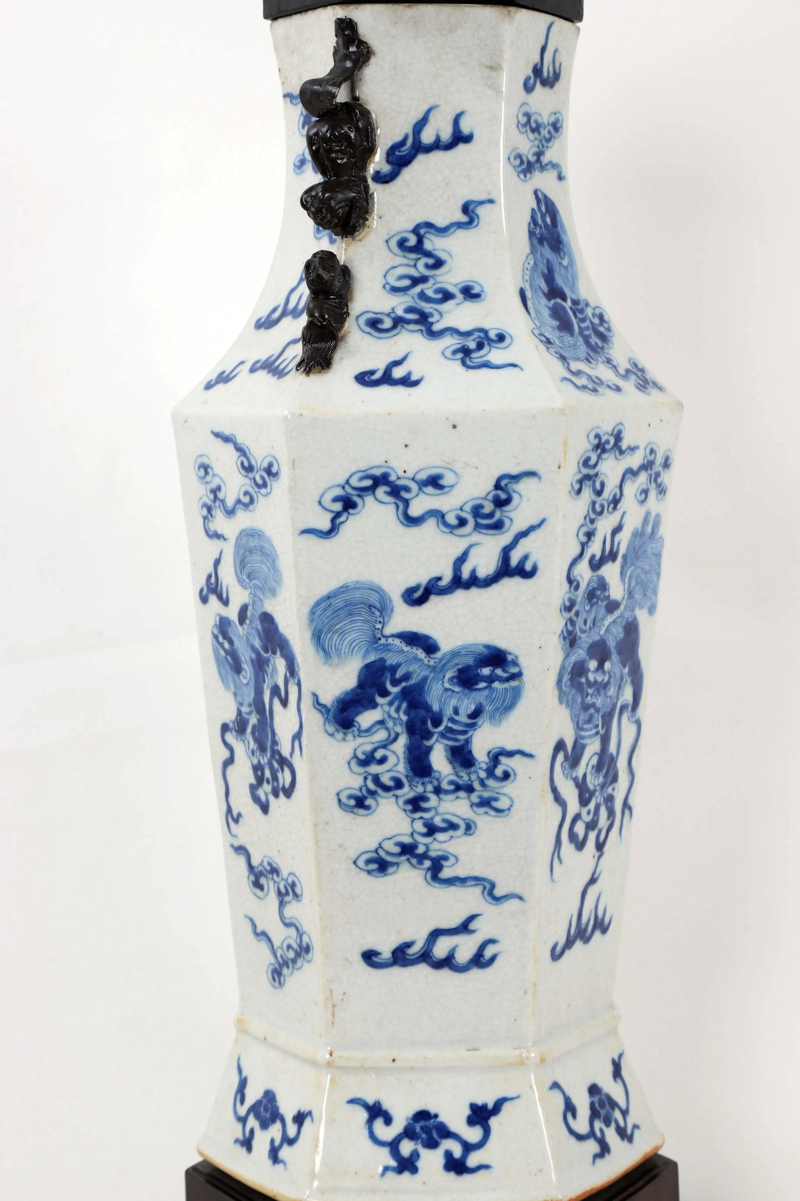 19th Century Chinese Qing Dynesty Double Bulb Pull Switch Hexagonal Blue & White Porcelain Lamp With - 9