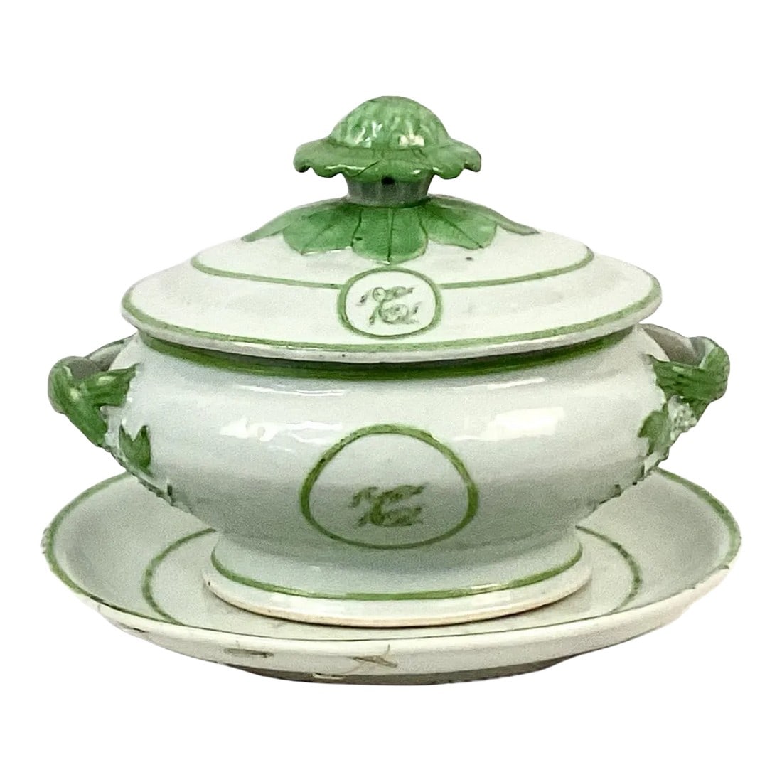 Chinese Export Porcelain Tureen With Lid and Underplate: Rare find! 19th century Chinese Export porcelain tureen with lid and underplate (three pieces). Lid has a green porcelain top handle and side handles. All pieces have beautiful colors of green and