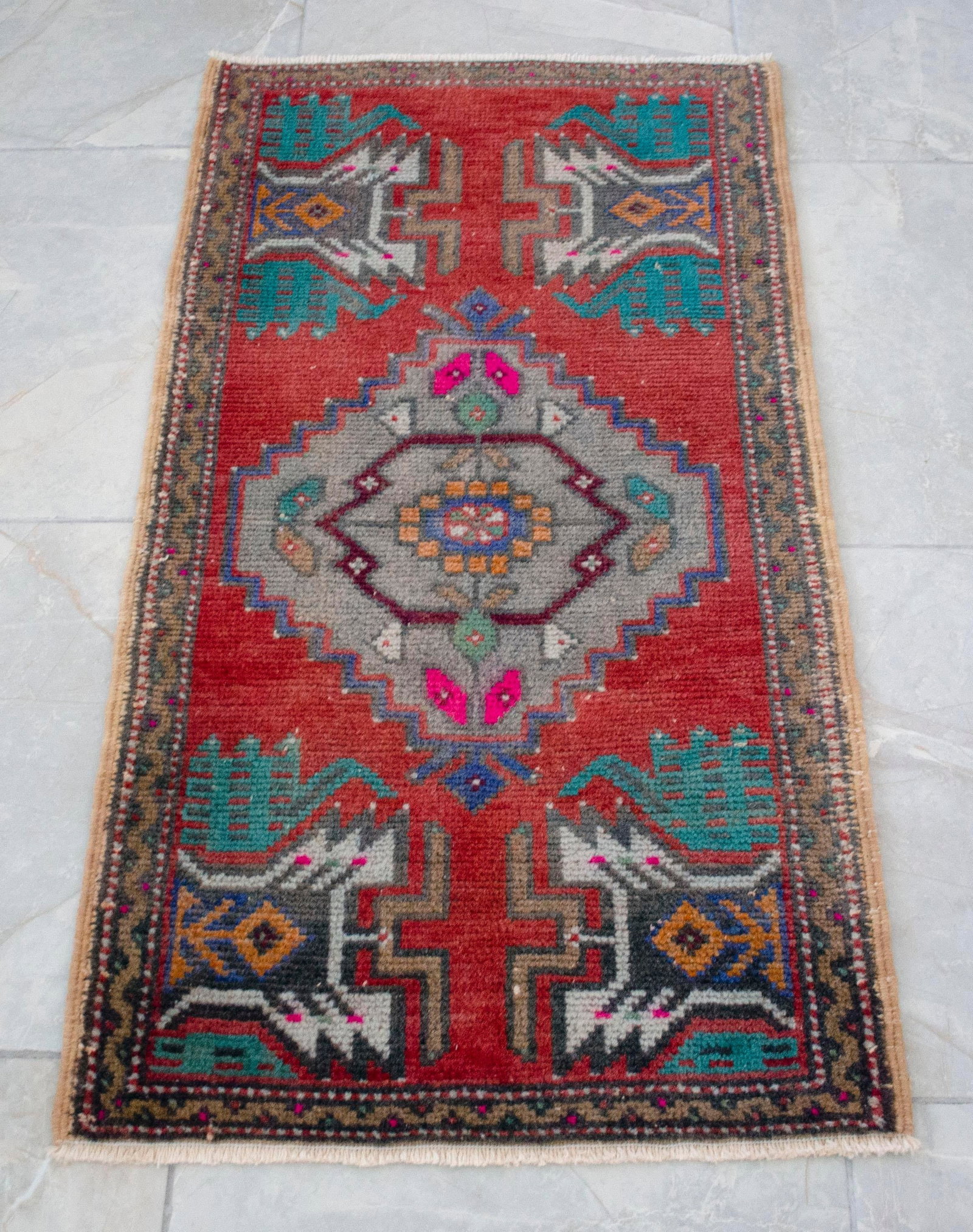 1970s Hand Knotted Small Oushak Rug Faded Mini Rug Mat - 1'8" X 3'2" - 11