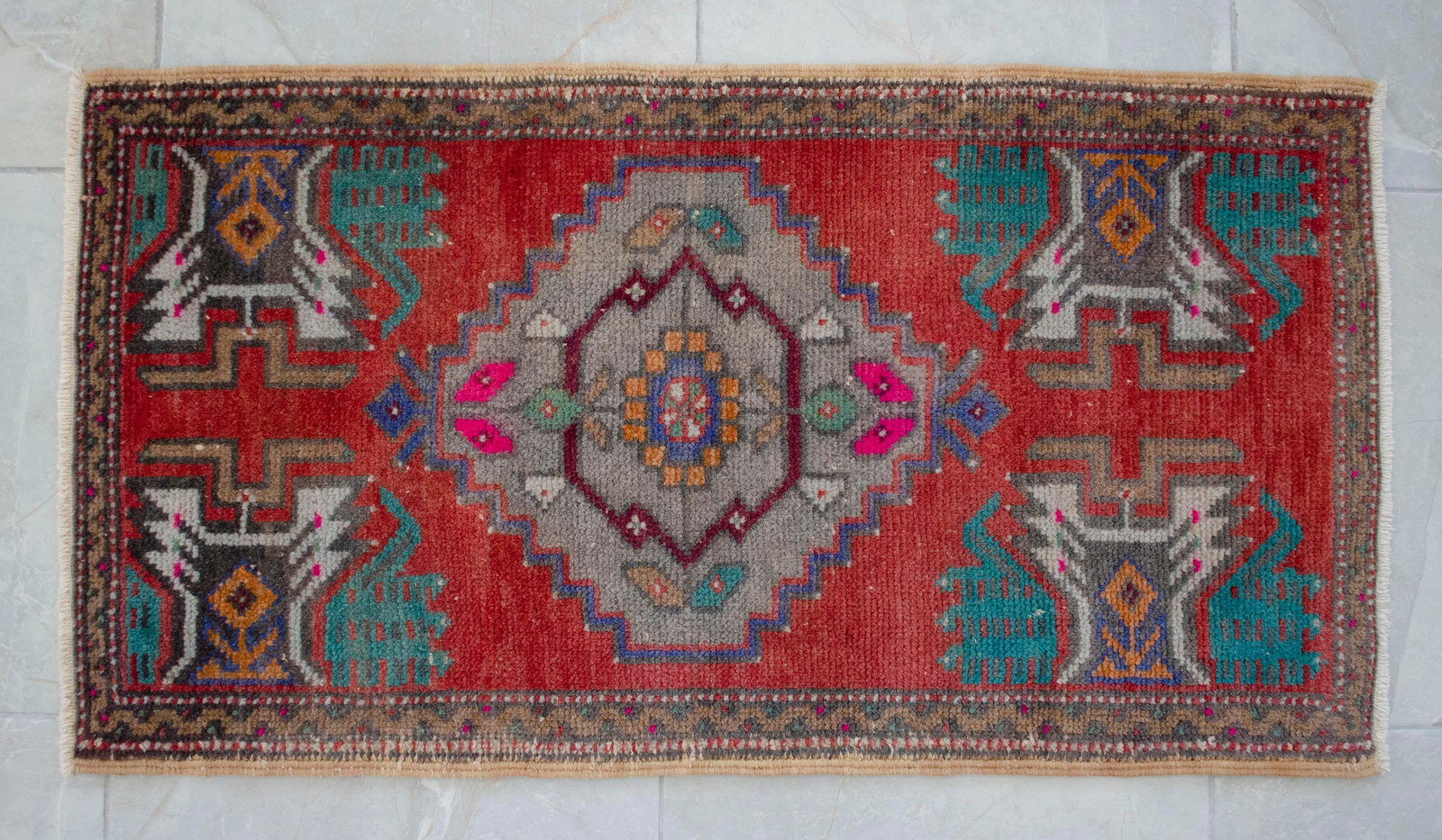 1970s Hand Knotted Small Oushak Rug Faded Mini Rug Mat - 1'8" X 3'2" - 13