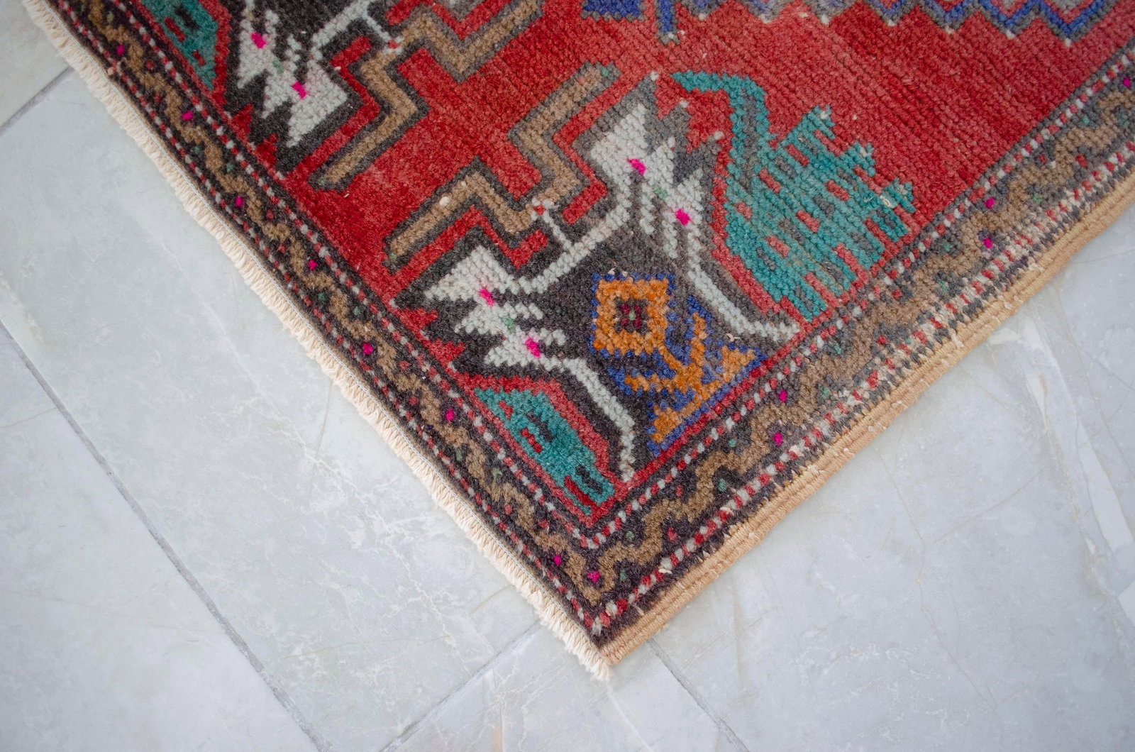 1970s Hand Knotted Small Oushak Rug Faded Mini Rug Mat - 1'8" X 3'2" - 7