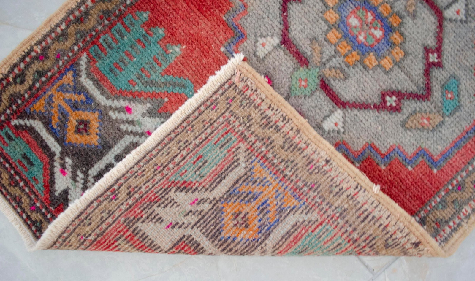 1970s Hand Knotted Small Oushak Rug Faded Mini Rug Mat - 1'8" X 3'2" - 8