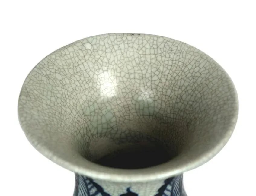 18th Century Chinese Porcelain Vase - 5