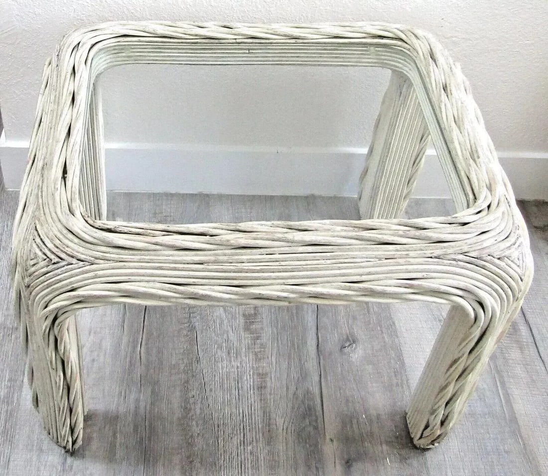1970s Vintage Distressed White Twisted Rattan Side Table With Original Glass - 2