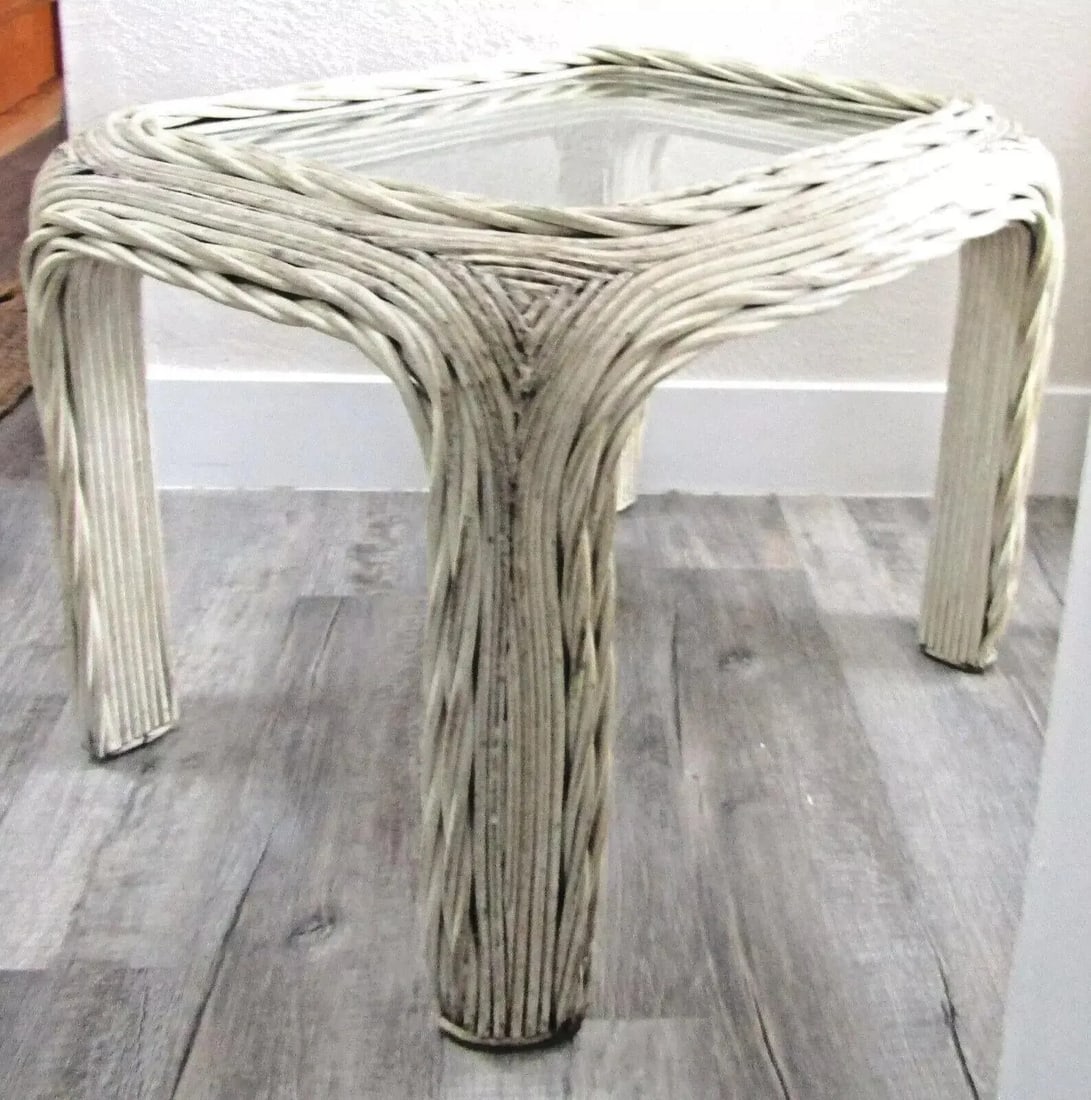 1970s Vintage Distressed White Twisted Rattan Side Table With Original Glass - 3