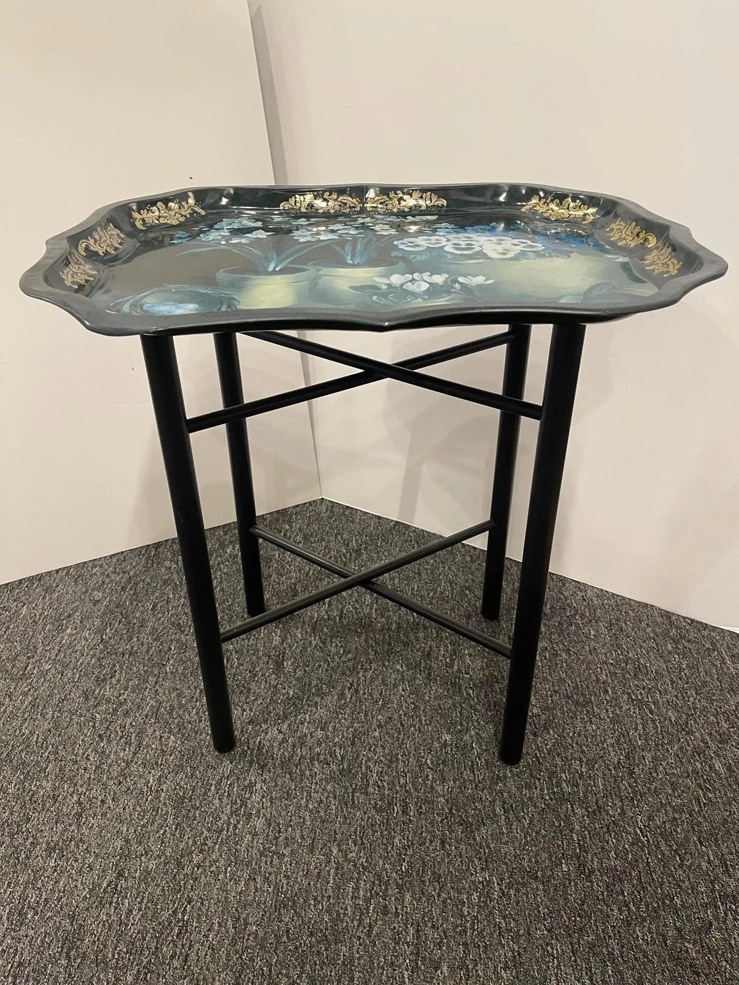 English Tole Tray Table with Floral Design, 20th Century - 4