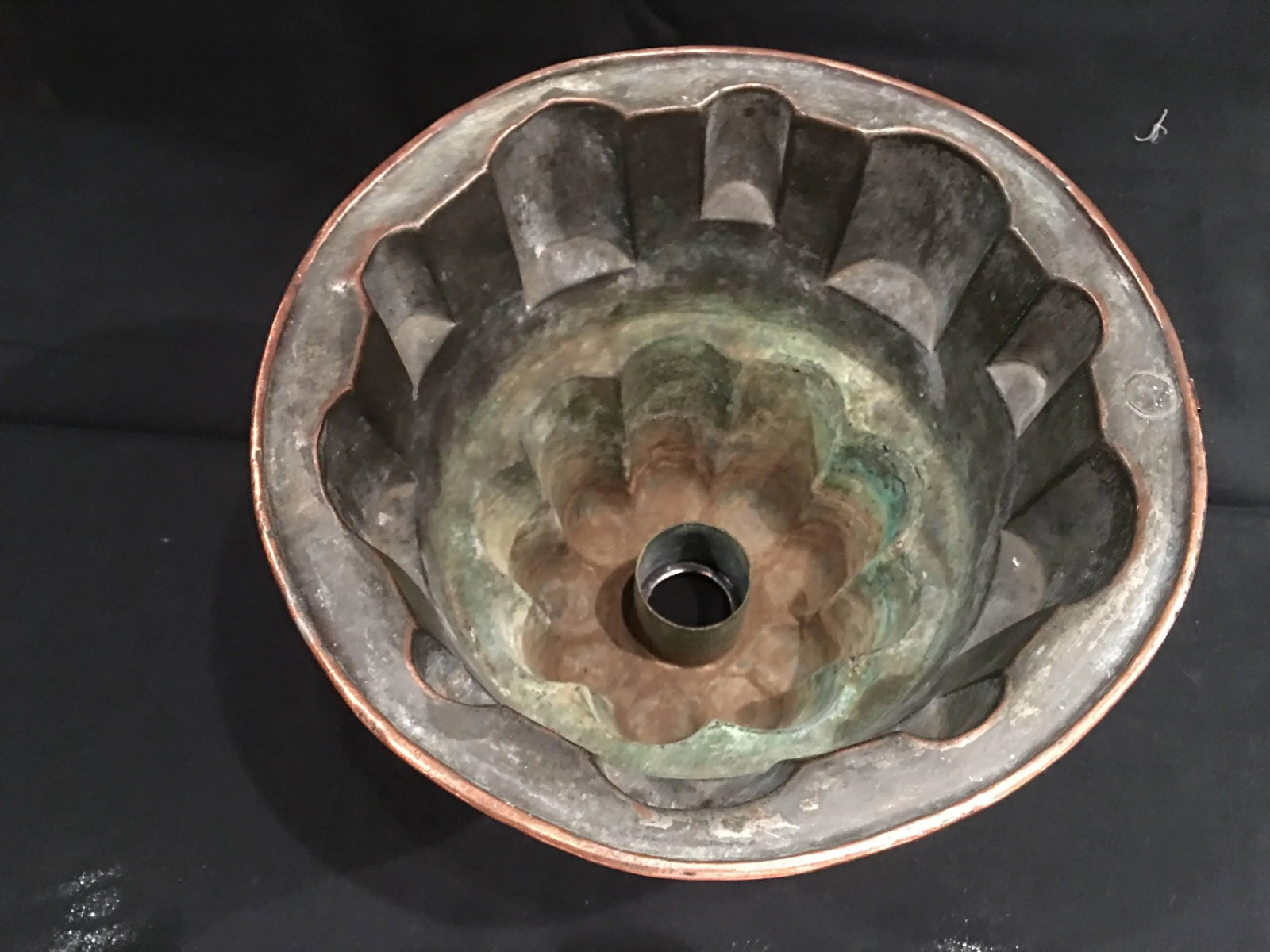 English Polished Copper Jelly Mould With a Round Iron Handle, 19th Century - 3