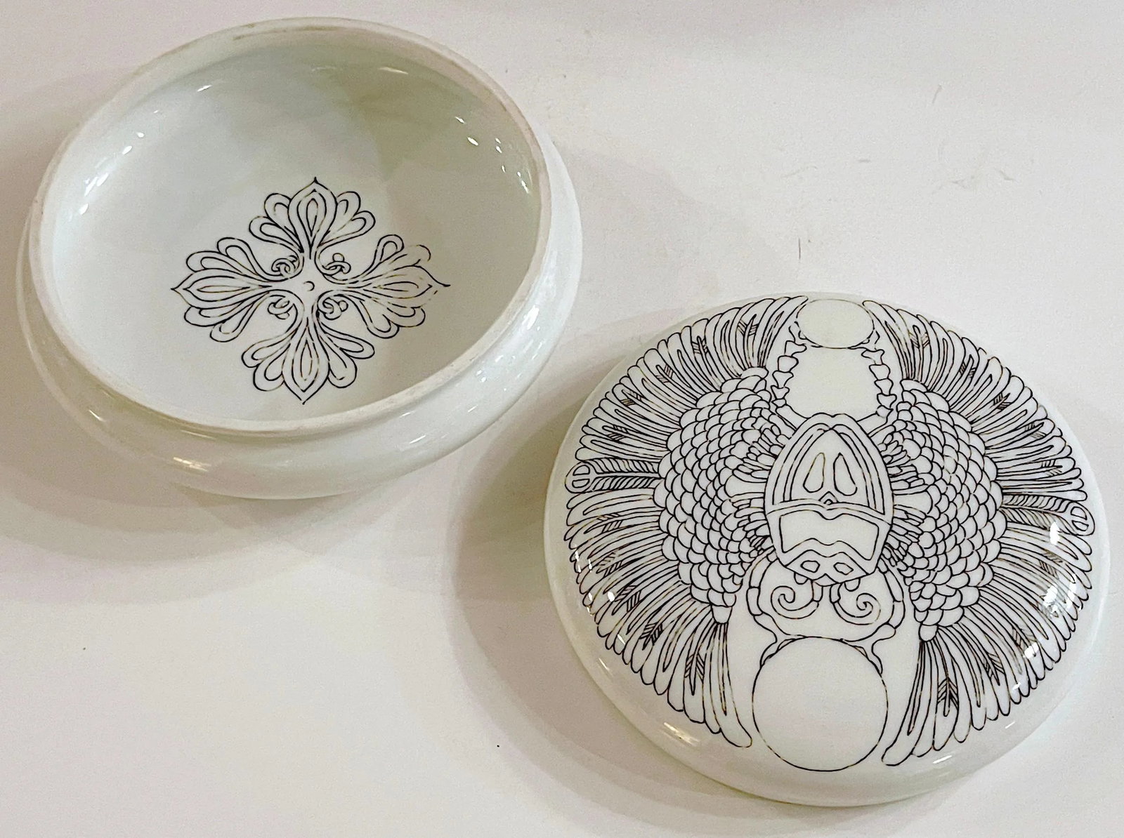 T & V Limoges Black & White Egyptomania Scarab Motif Box - 6