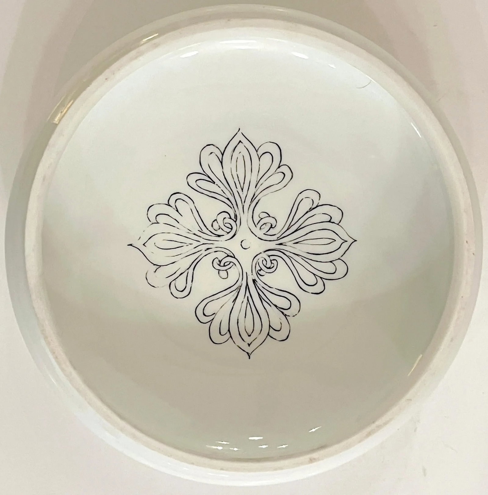 T & V Limoges Black & White Egyptomania Scarab Motif Box - 7