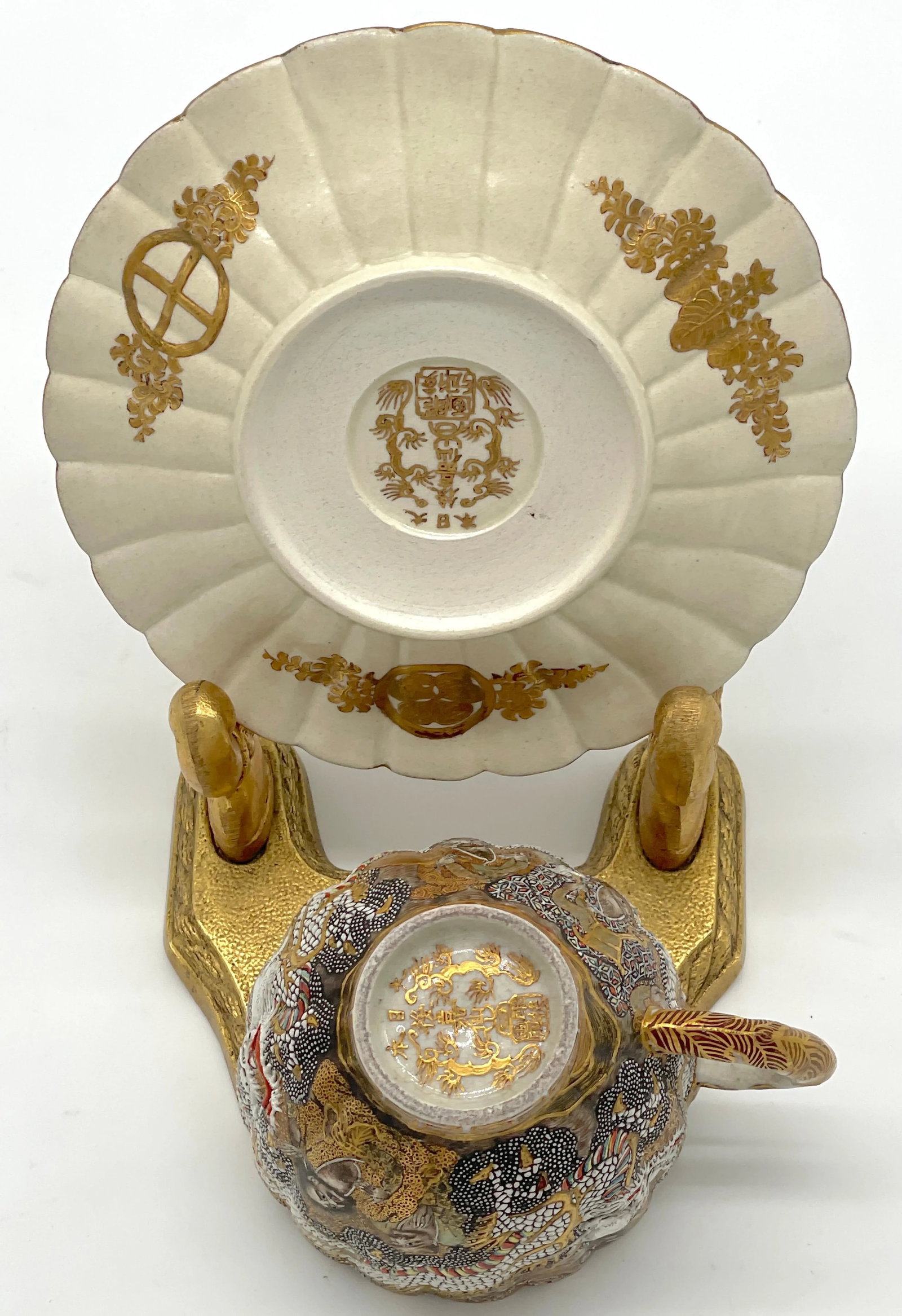 Extraordinary Meiji Satsuma Cup & Saucer, Raised Gilt Enamel Signature, Kozan Zo - a Pair - 8
