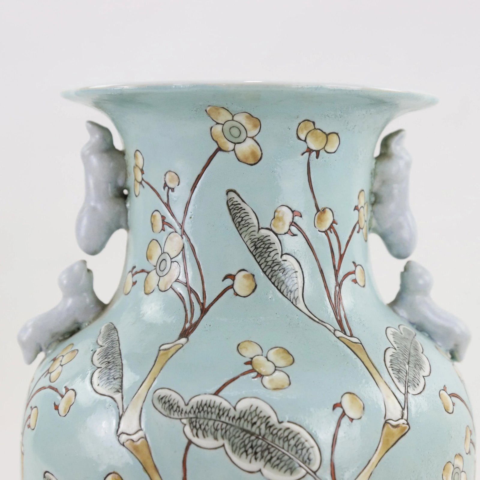 Chinese Porcelain Vase With Floral and Foliage Design - 7