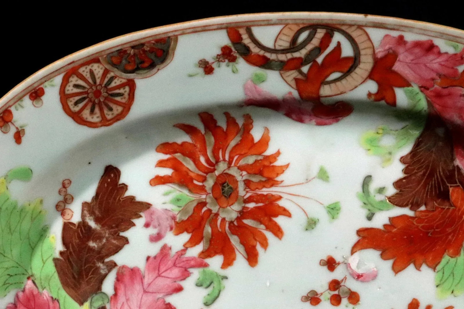 Verdant Splendor: Chinese Export "Pseudo Tobacco Leaf" Oval Dish - 2