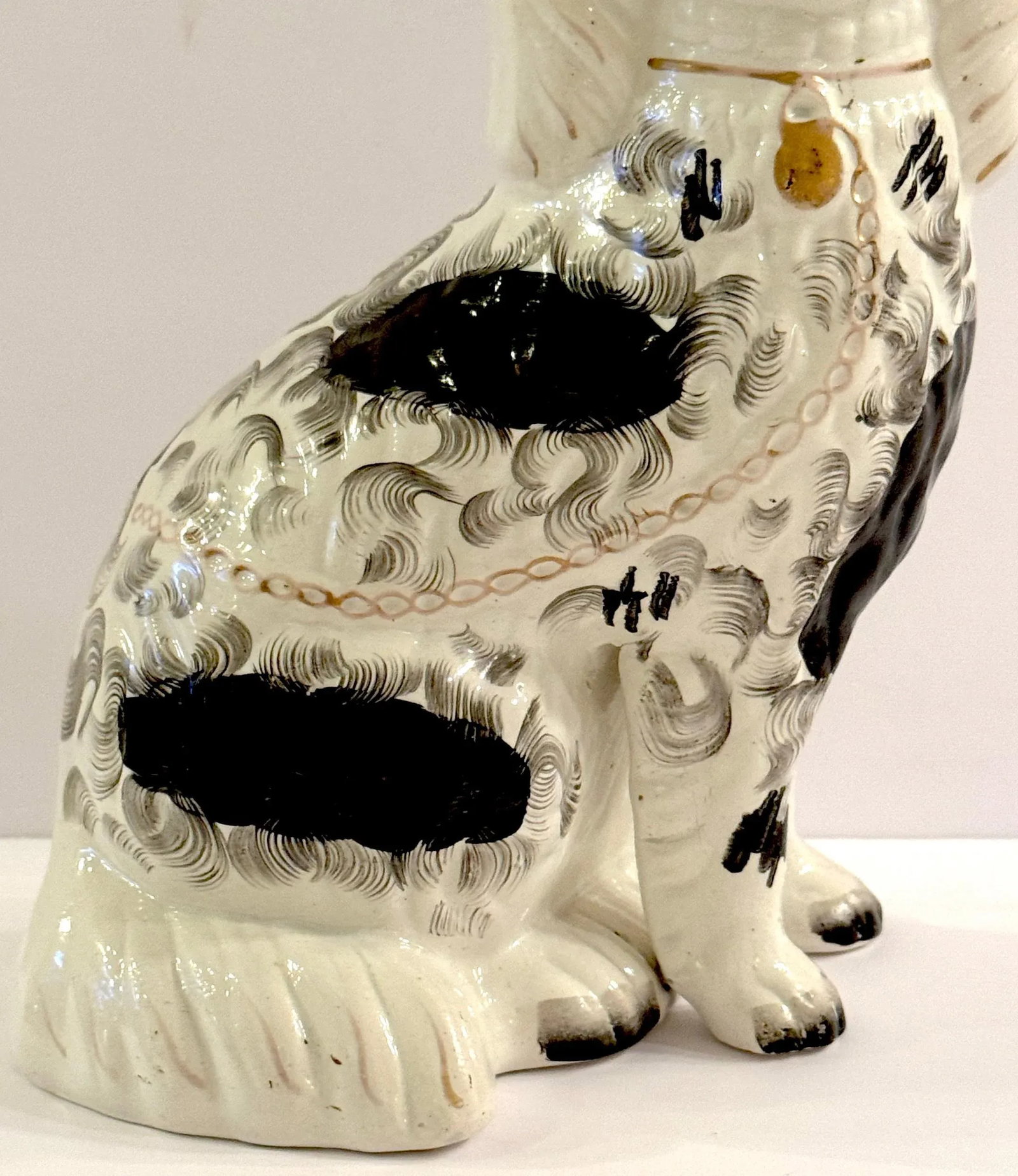 19th Century Staffordshire Unique Black & White Spaniel with Separated Foot - 6