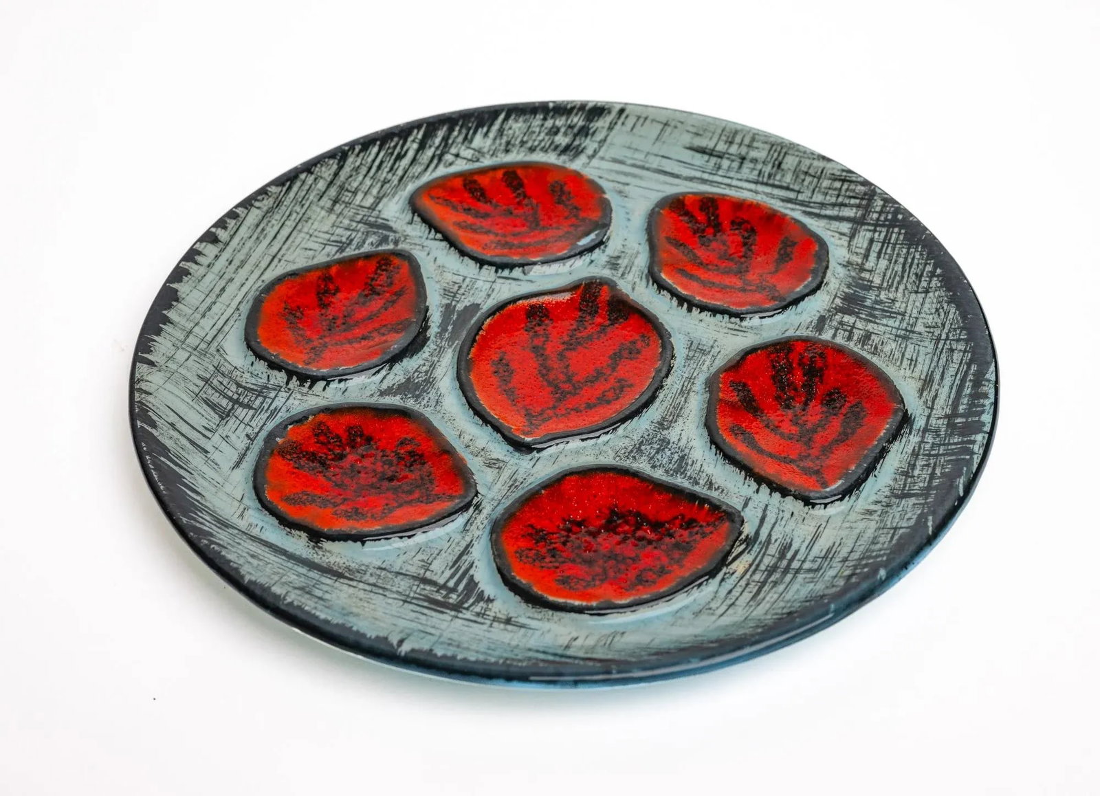 Mid-Century Modern French Mbfa Pornic Pottery Red & Black and Celadon Graphic Oyster Plate - 2