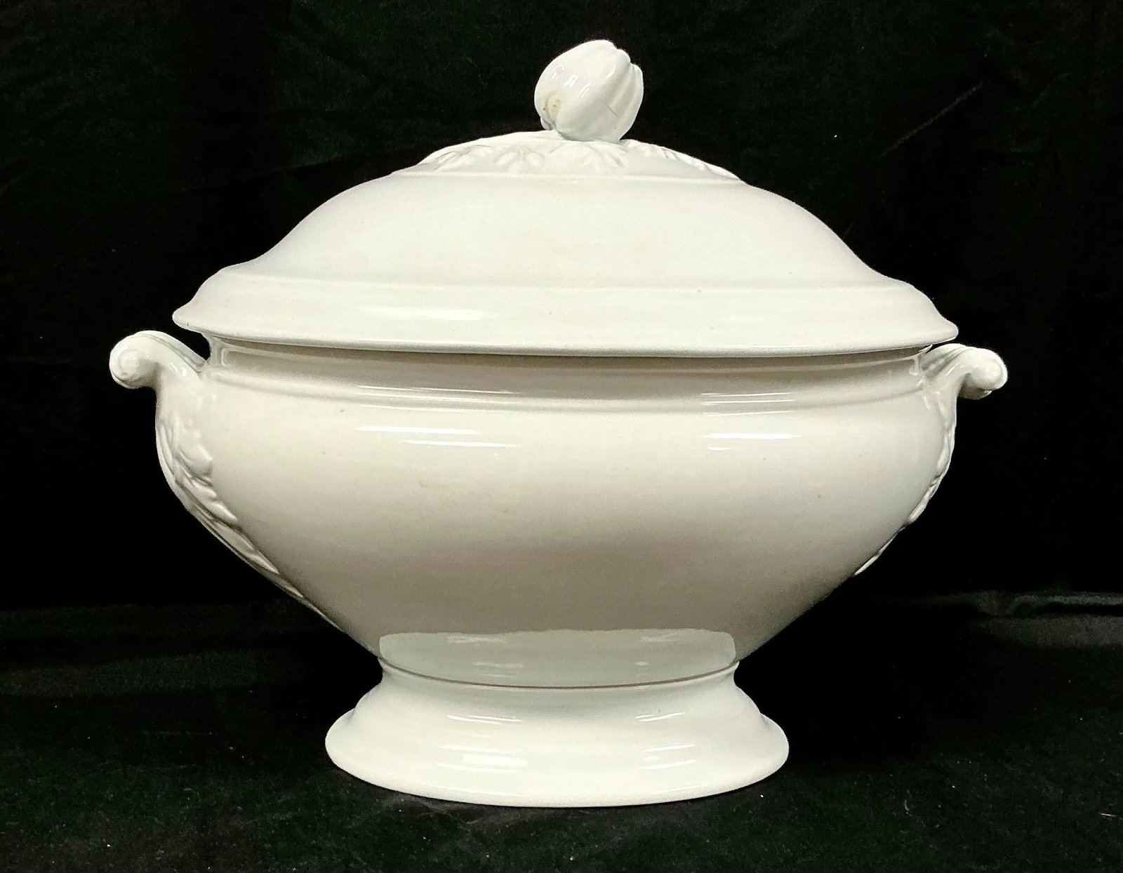 Ironstone Soup Tureen With Lid/Ladle by J.& G. Meakin Co. - 12