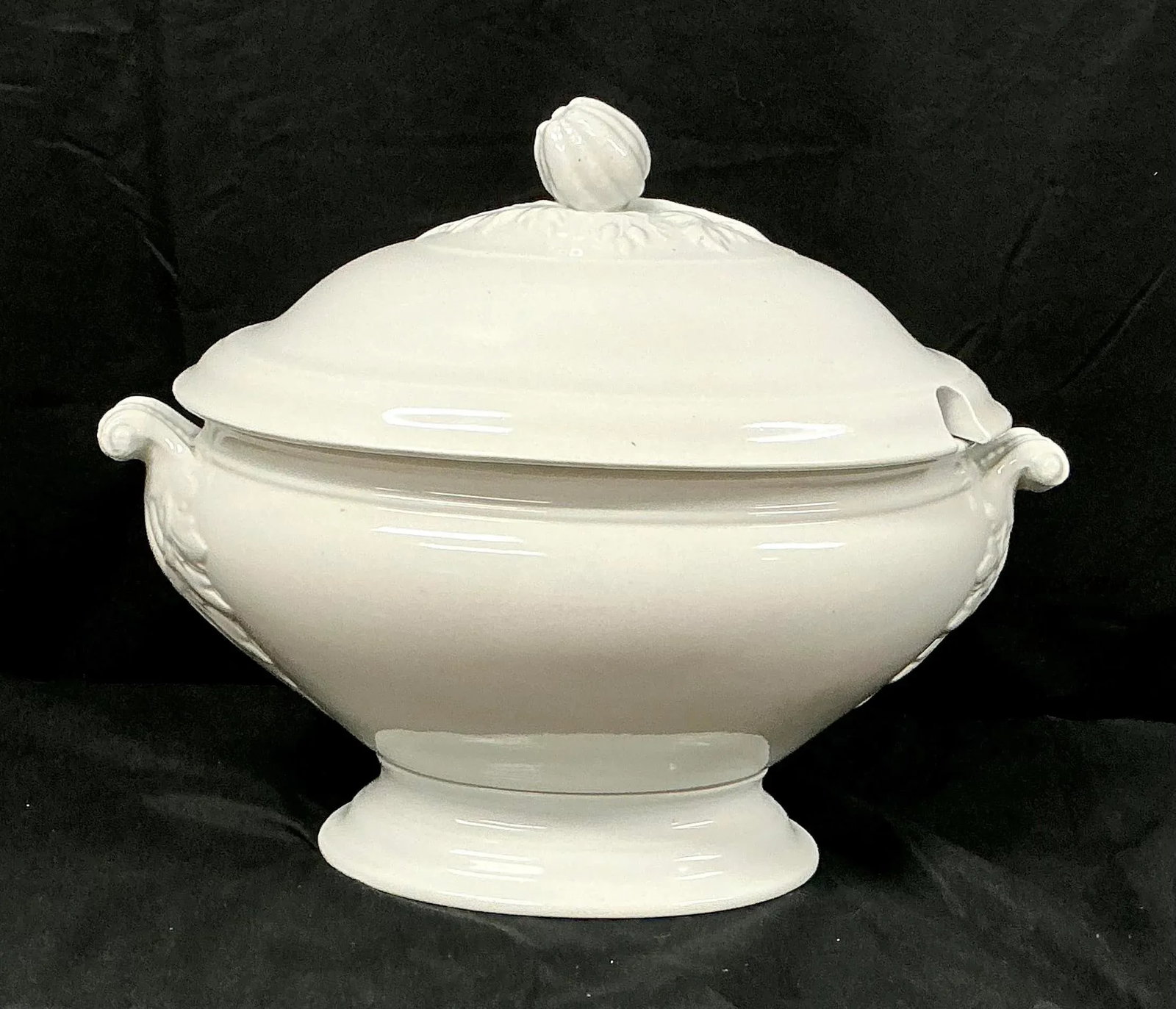 Ironstone Soup Tureen With Lid/Ladle by J.& G. Meakin Co. - 3