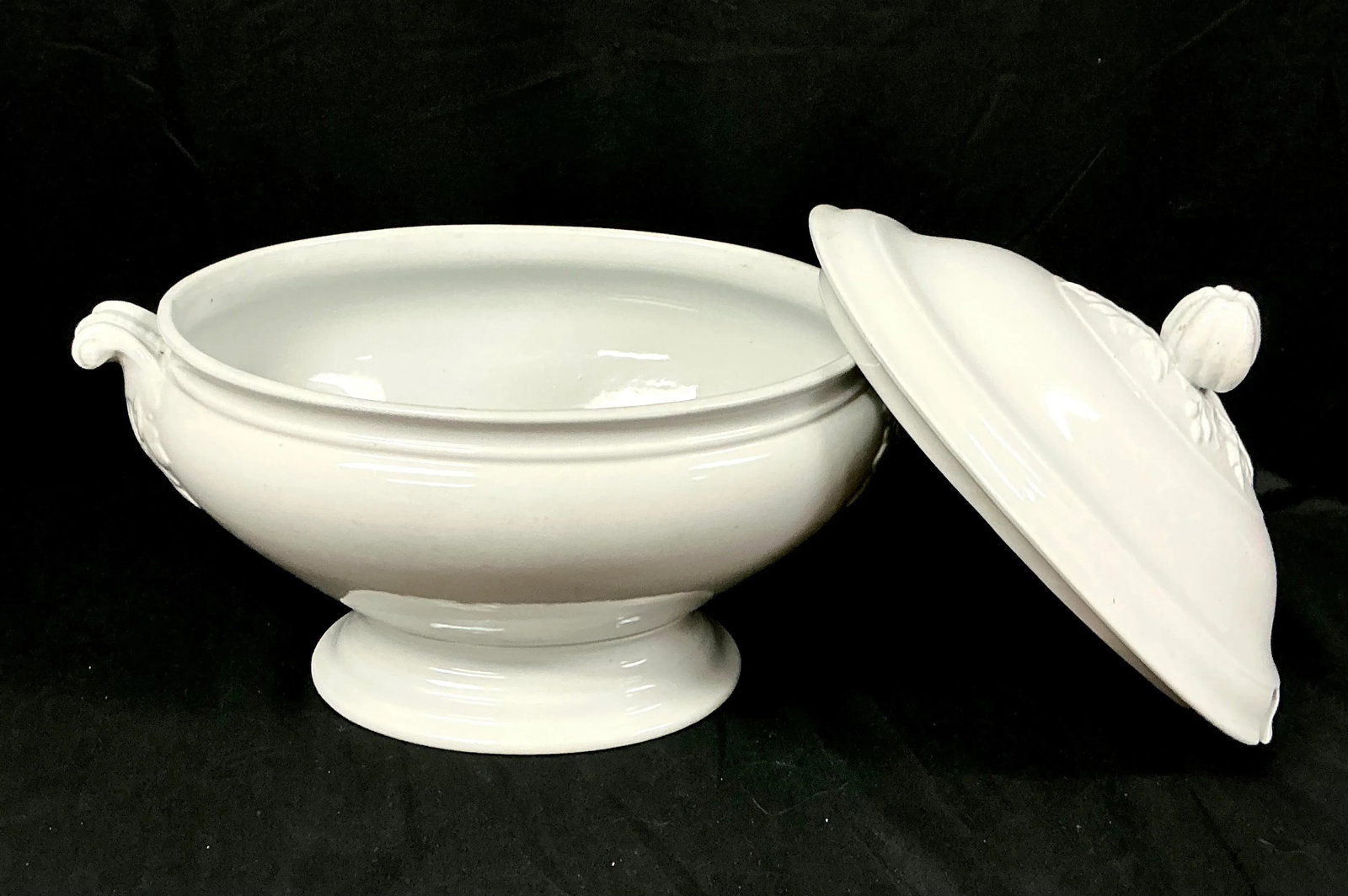 Ironstone Soup Tureen With Lid/Ladle by J.& G. Meakin Co. - 4