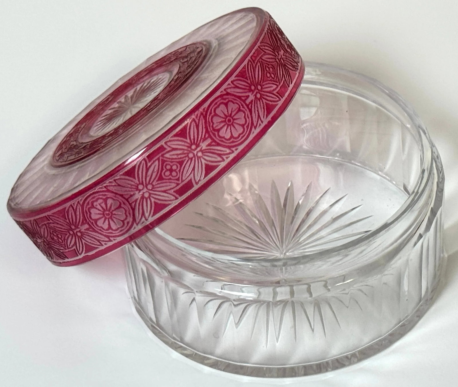 Val Saint Lambert (Atrib.) Red Floral Cut-to-Clear Crystal Table Box - 5