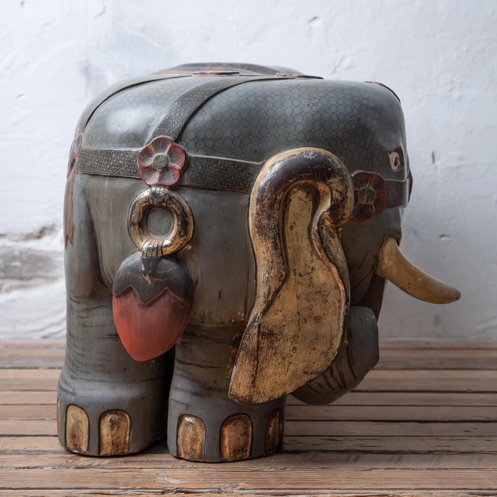 A Pair of Chinese Export Elephant Garden Stools - 7
