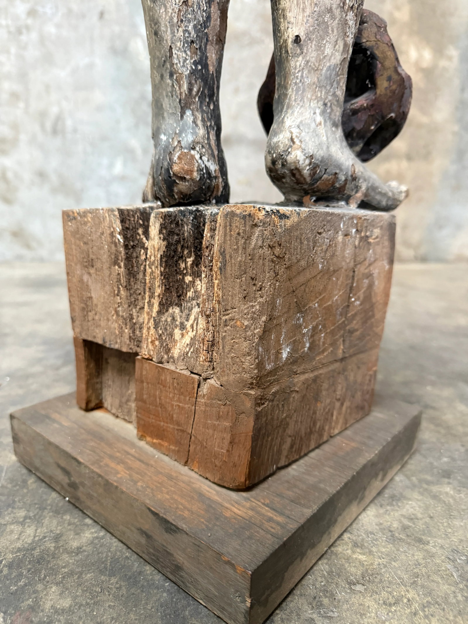 Late 20th Century Pair of Balinese Statues in Playful Tandem - 3