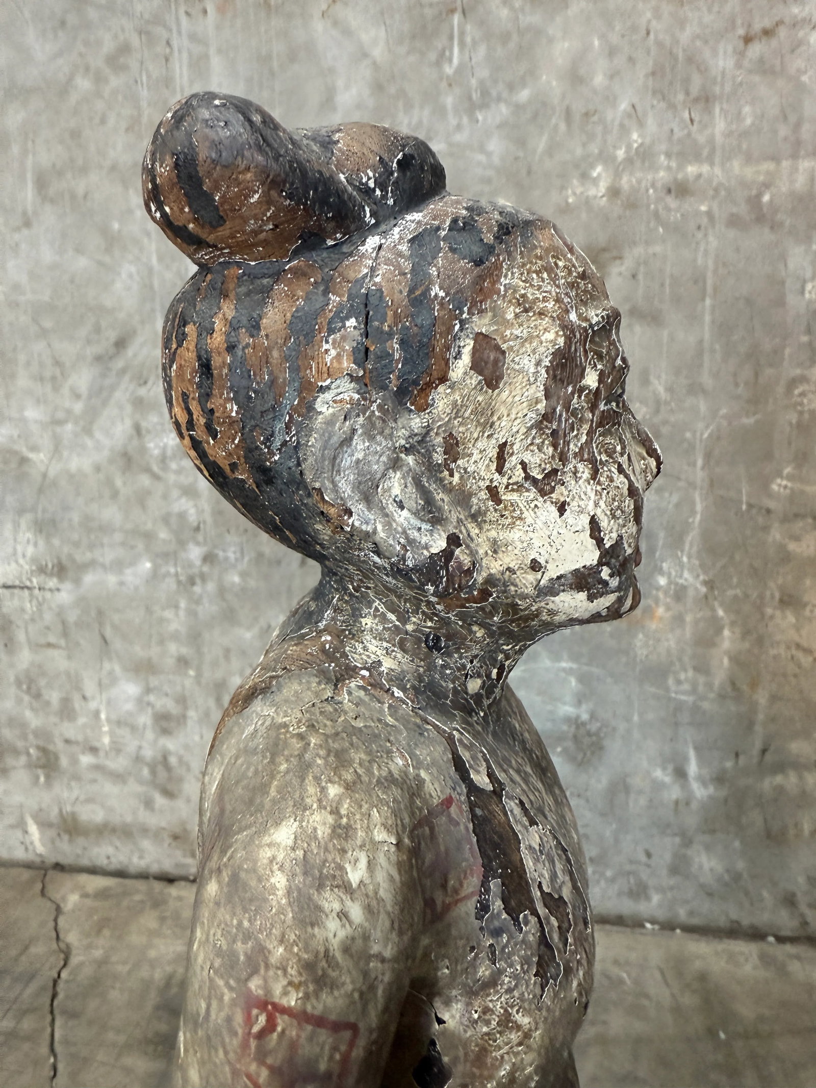 Late 20th Century Pair of Balinese Statues in Playful Tandem - 9