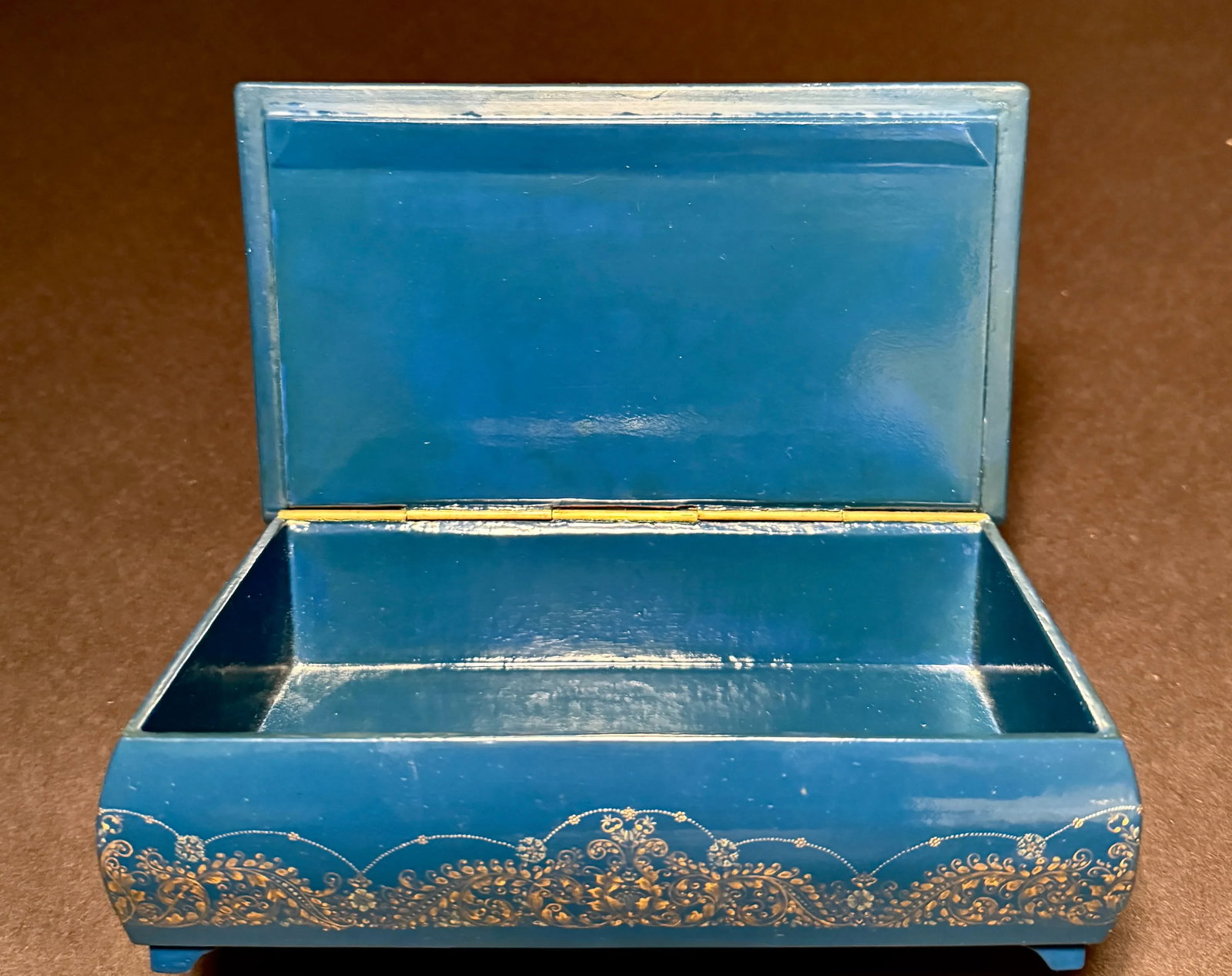 Late 20th Century Hand-Painted Lacquer Box – Swan Lake Scene - 5