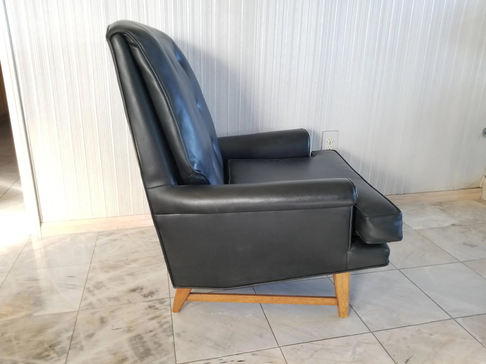 1950s Heritage Faux Leather Mahogany Lounge Chair - 7