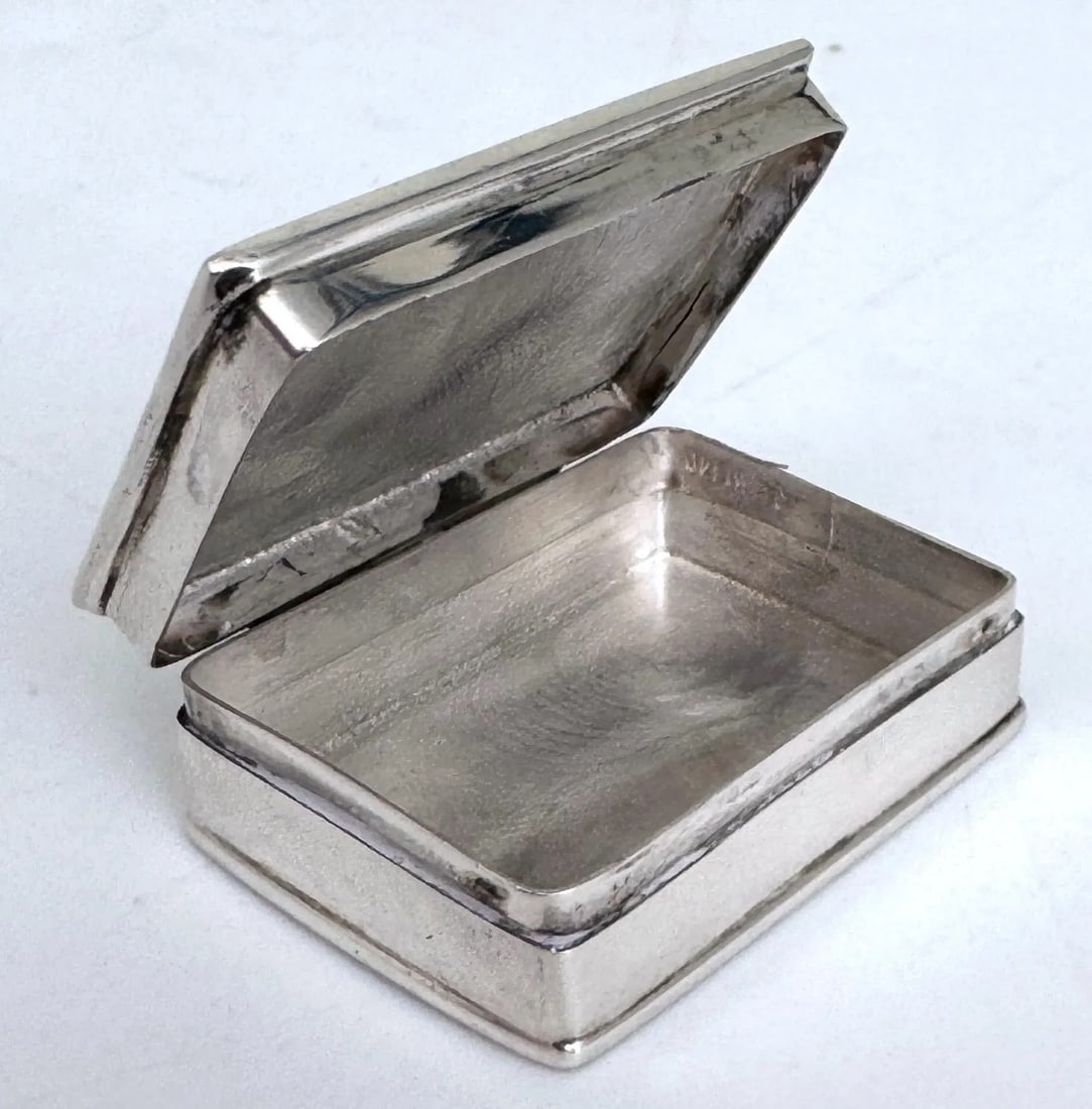 Sterling Silver Pill Box Equestrian Enamel Scene, in the English Style, 20th C. - 10