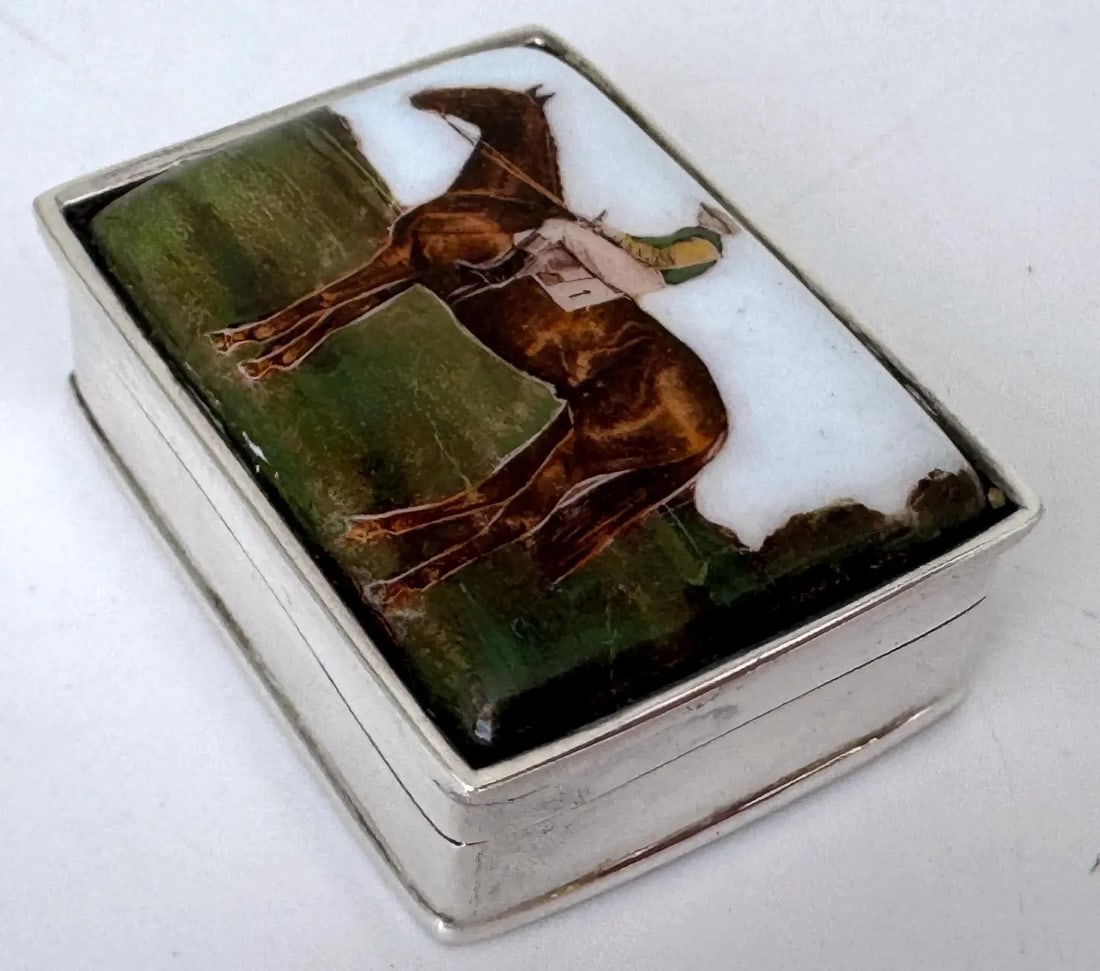 Sterling Silver Pill Box Equestrian Enamel Scene, in the English Style, 20th C. - 5