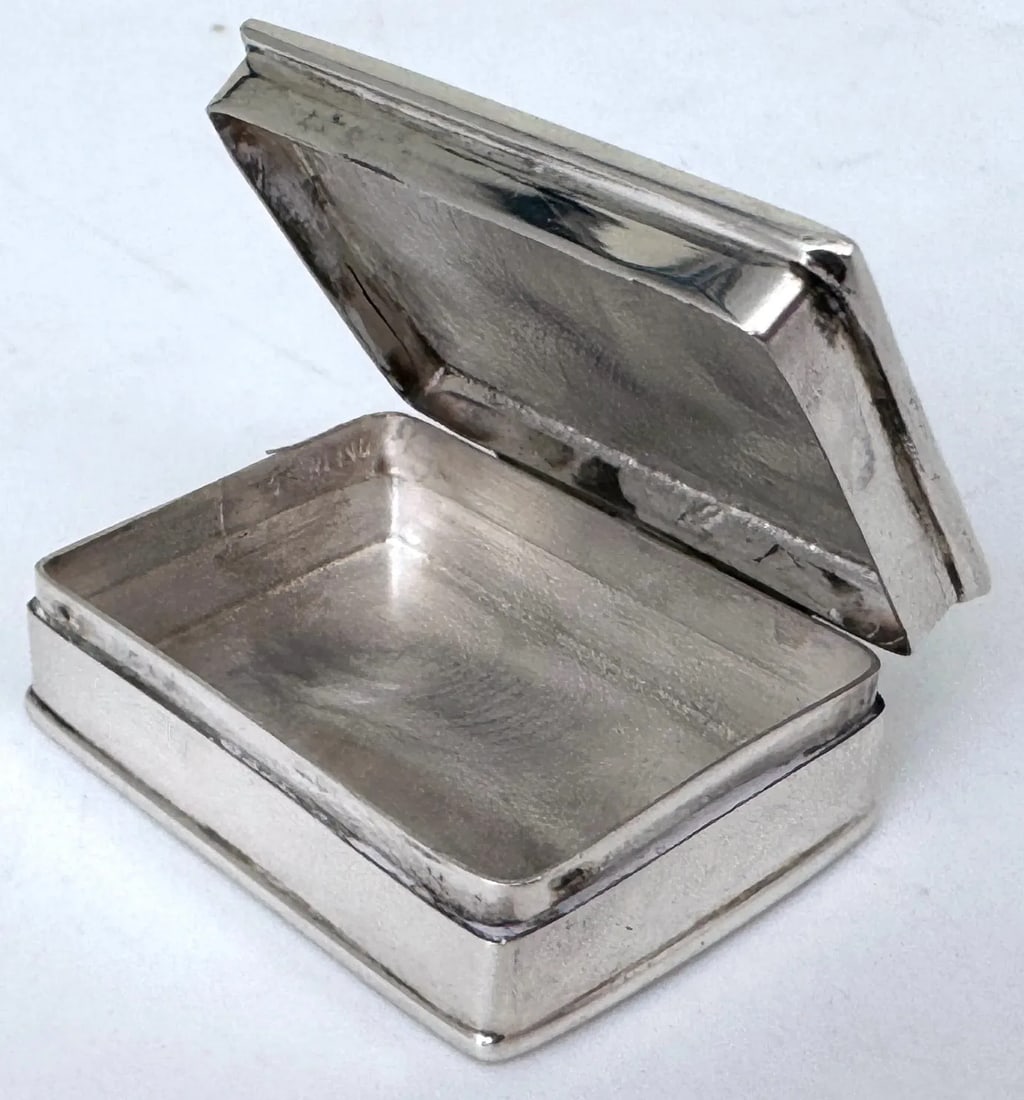 Sterling Silver Pill Box Equestrian Enamel Scene, in the English Style, 20th C. - 9