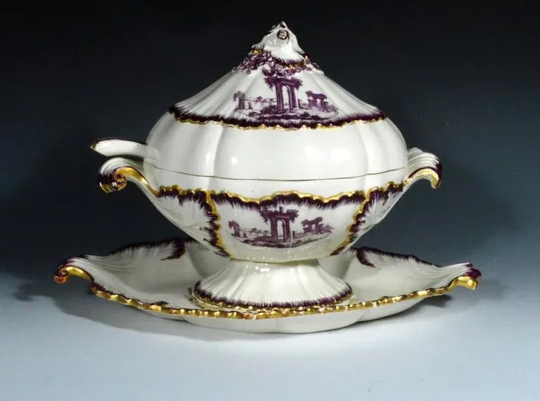 18th-Century Creamware Sauce Tureen Puce-Decorated by Neale & Co. - 2