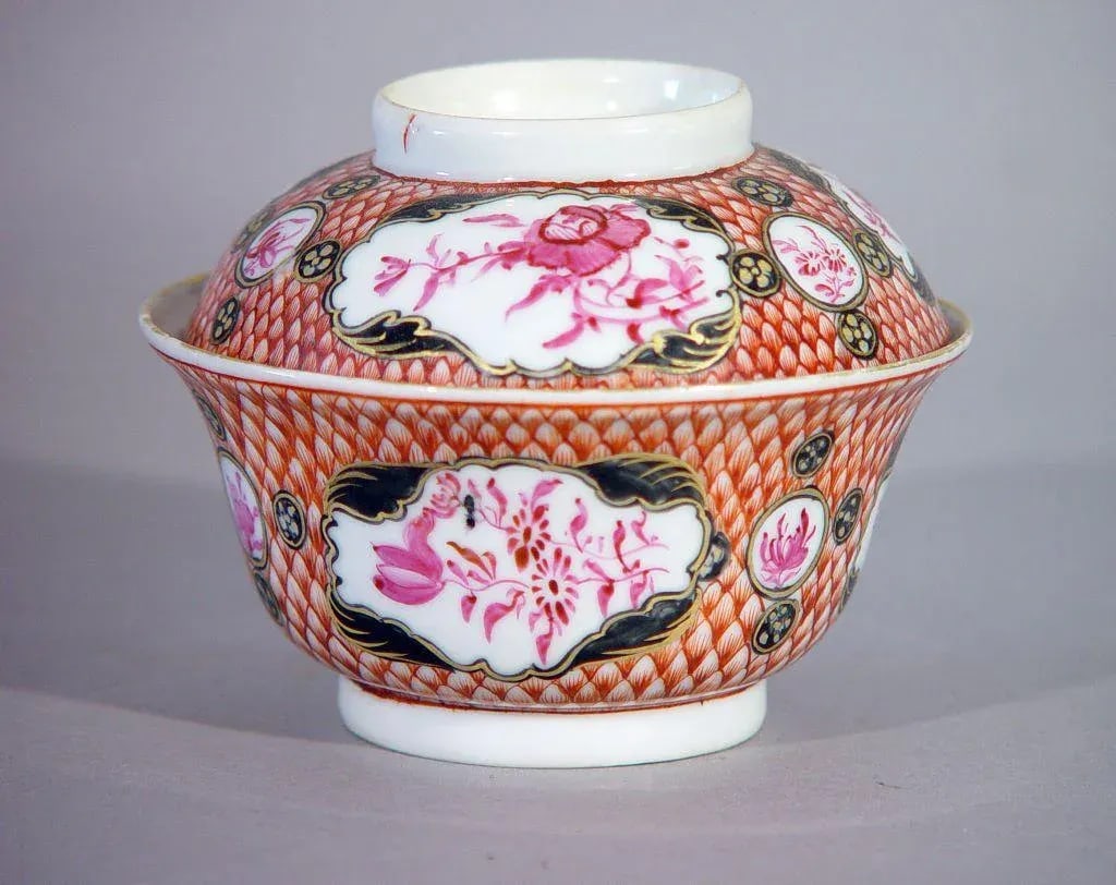 18th Century Chinese Export Coral & Puce Porcelain Tea Service - 6
