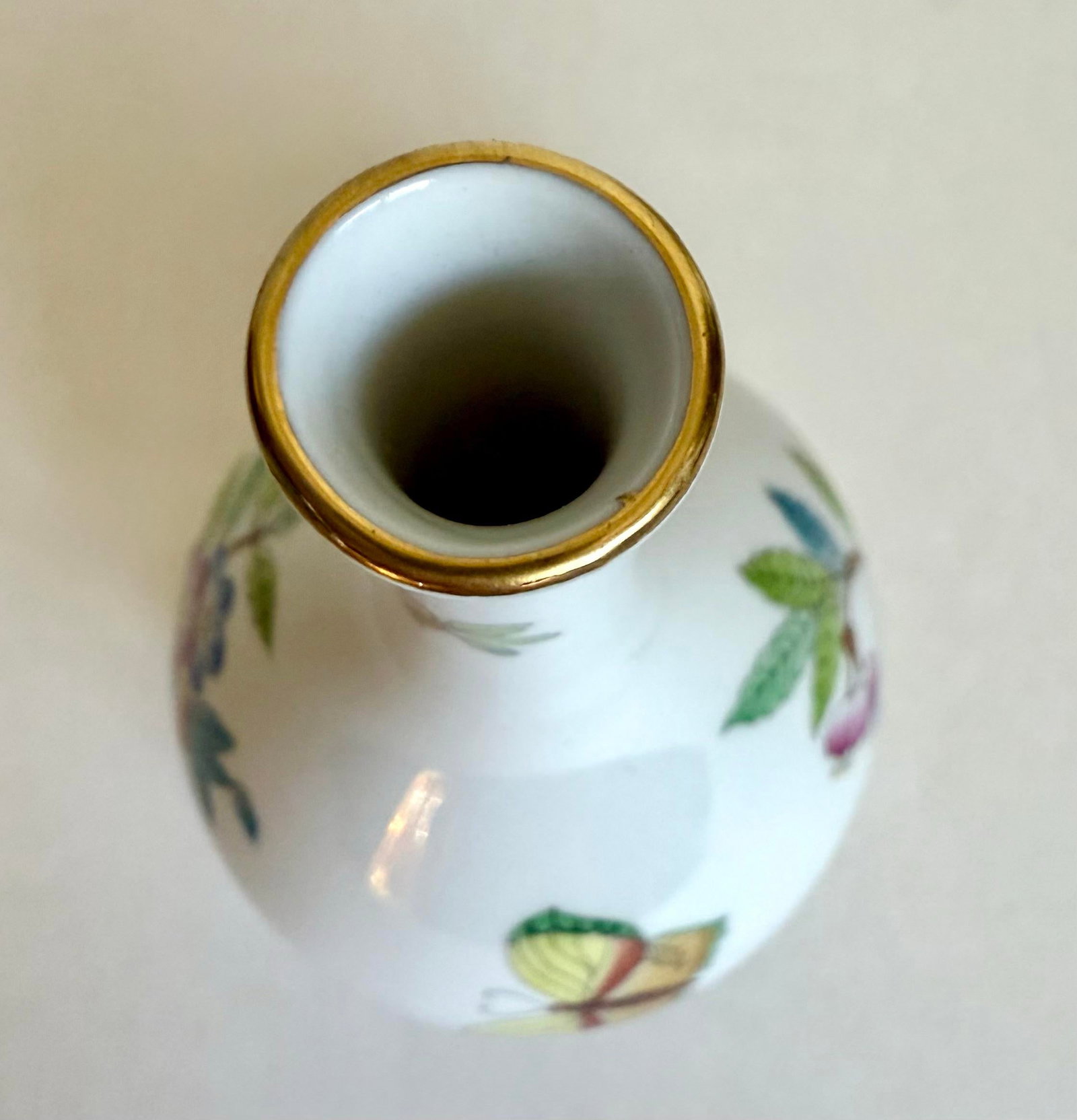 Herend Queen Victoria Hand-Painted Butterfly and Floral Porcelain Bud Vase - 7